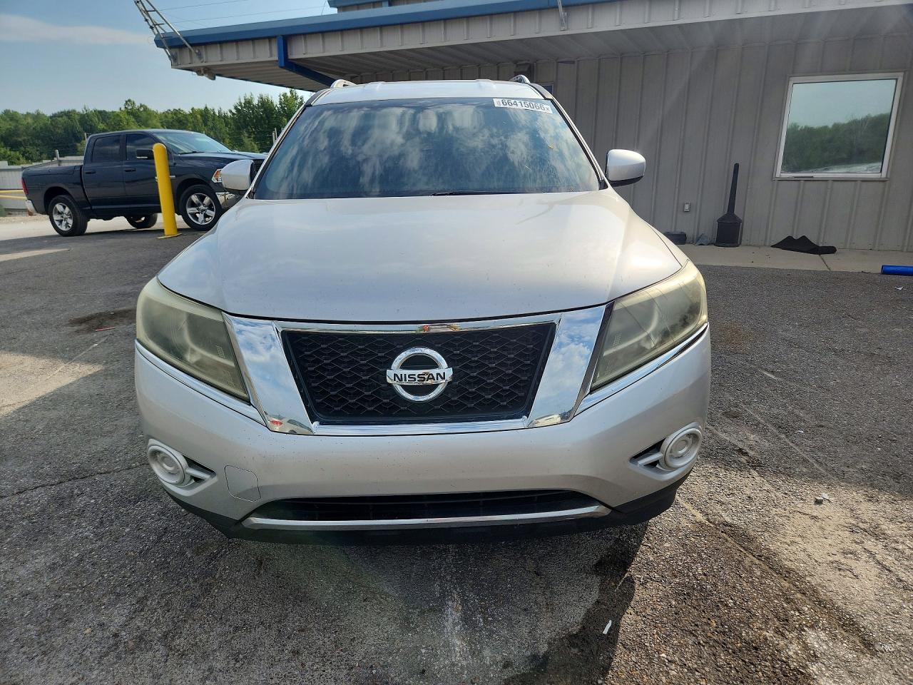 2014 Nissan Pathfinder Sv Silver vin: 5N1AR2MN9EC647512