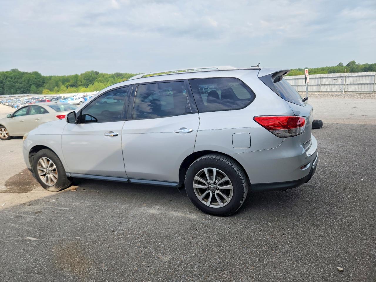 2014 Nissan Pathfinder Sv Silver vin: 5N1AR2MN9EC647512