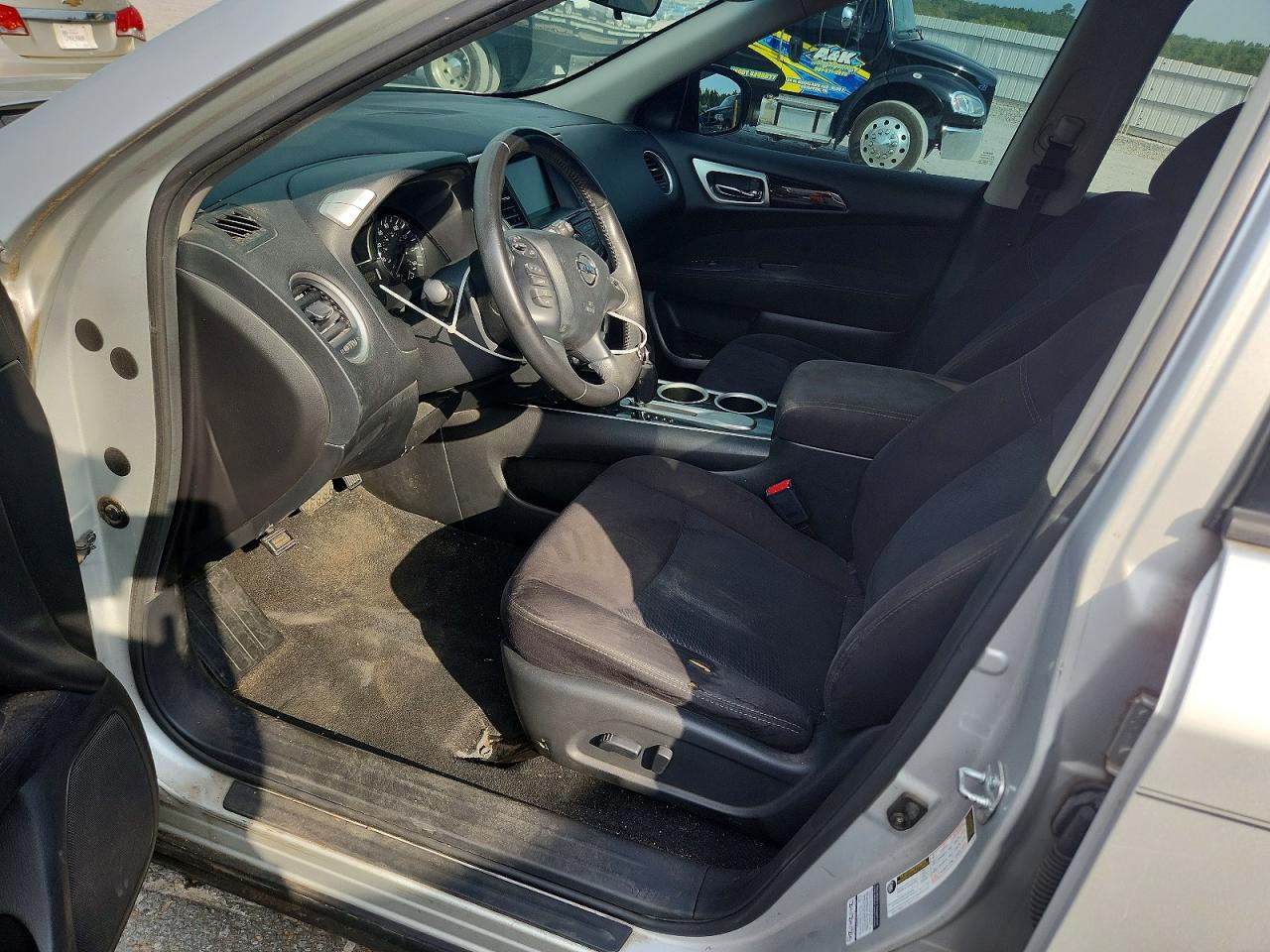 2014 Nissan Pathfinder Sv Silver vin: 5N1AR2MN9EC647512