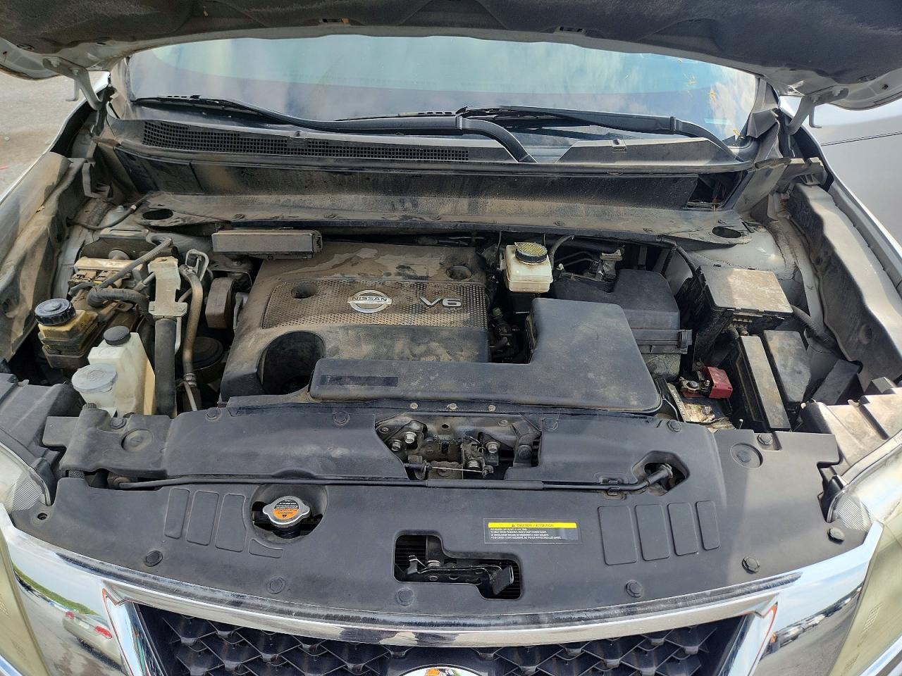 2014 Nissan Pathfinder Sv Silver vin: 5N1AR2MN9EC647512