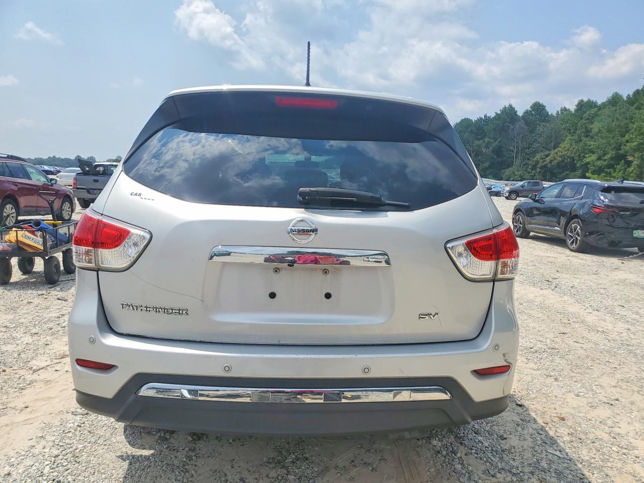 2014 Nissan Pathfinder S Silver vin: 5N1AR2MN9EC730034
