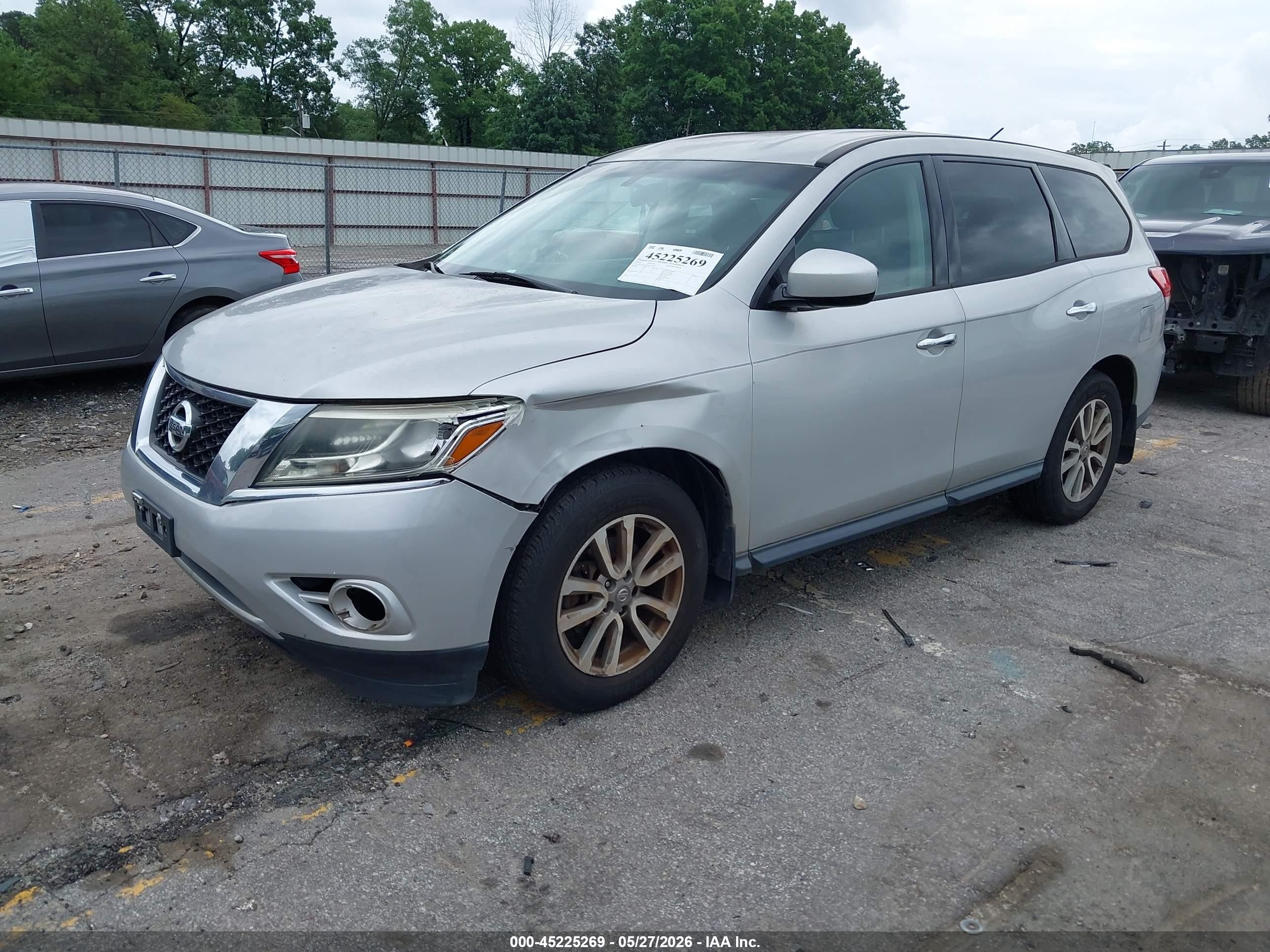 2014 Nissan Pathfinder S Silver vin: 5N1AR2MN9EC733399