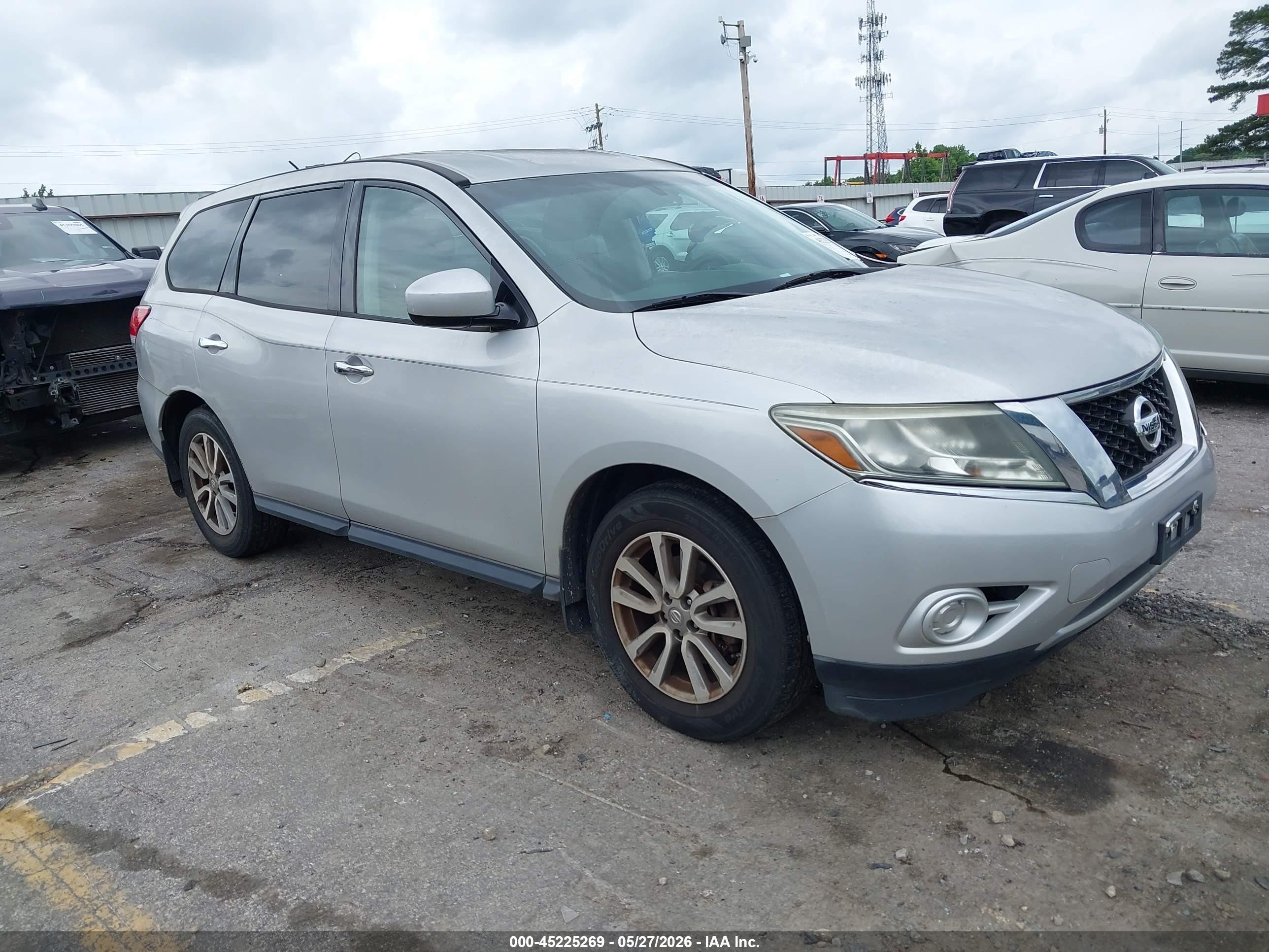 2014 Nissan Pathfinder S Silver vin: 5N1AR2MN9EC733399