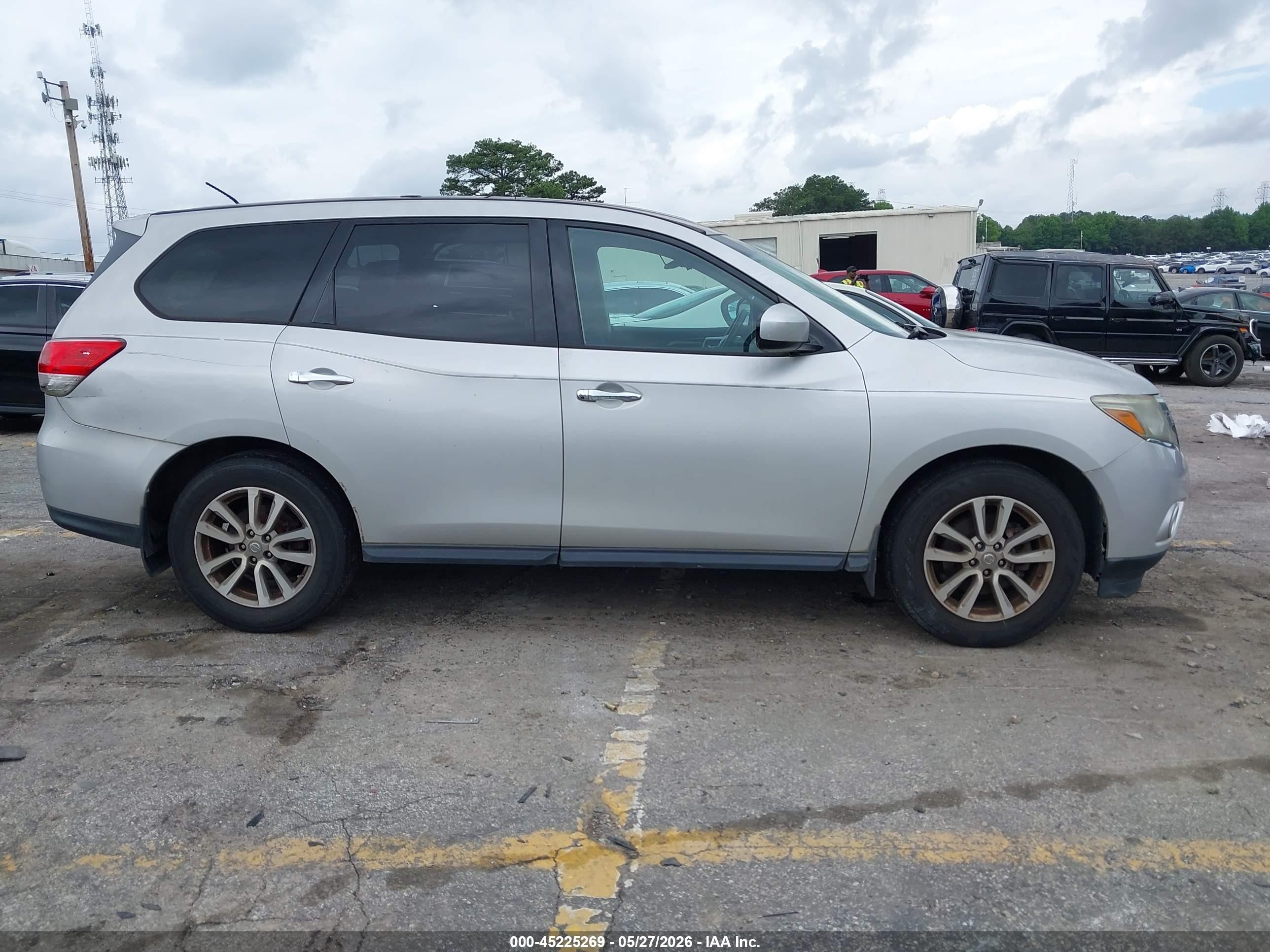 2014 Nissan Pathfinder S Silver vin: 5N1AR2MN9EC733399