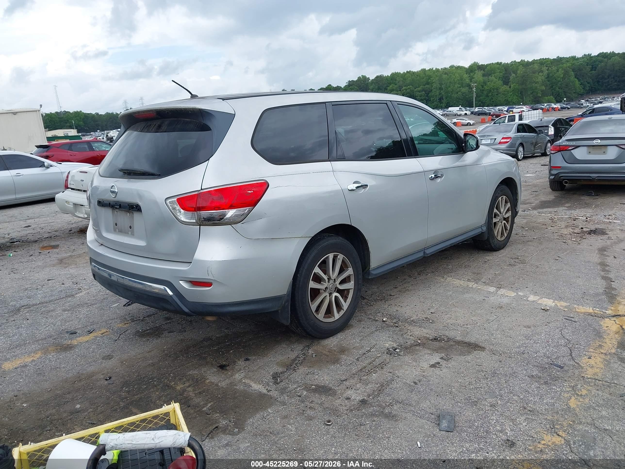 2014 Nissan Pathfinder S Silver vin: 5N1AR2MN9EC733399