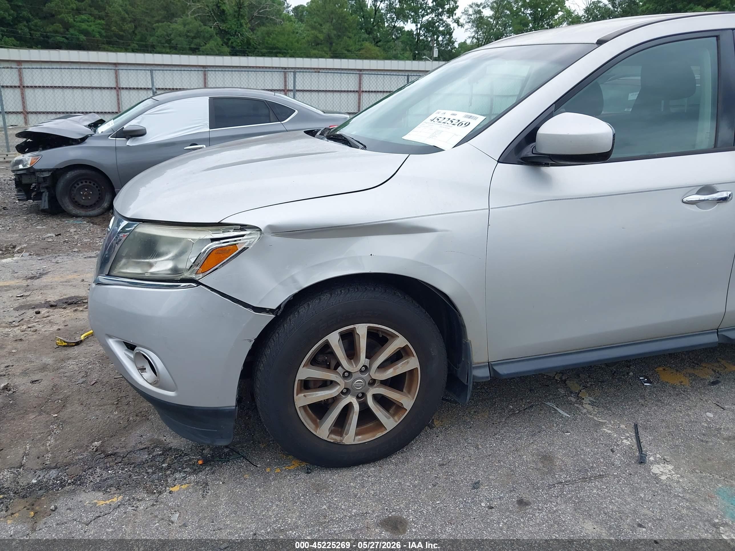 2014 Nissan Pathfinder S Silver vin: 5N1AR2MN9EC733399