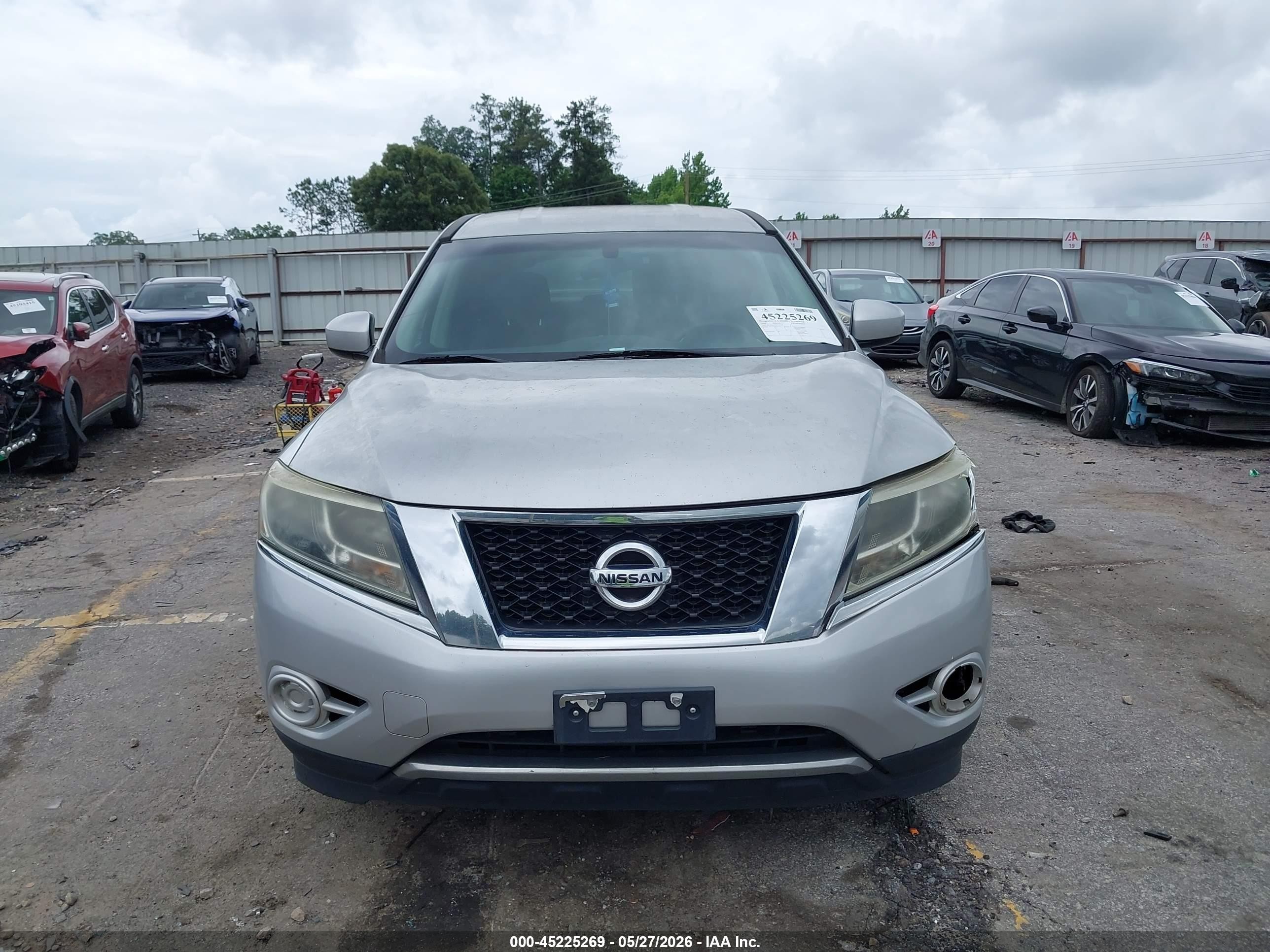2014 Nissan Pathfinder S Silver vin: 5N1AR2MN9EC733399