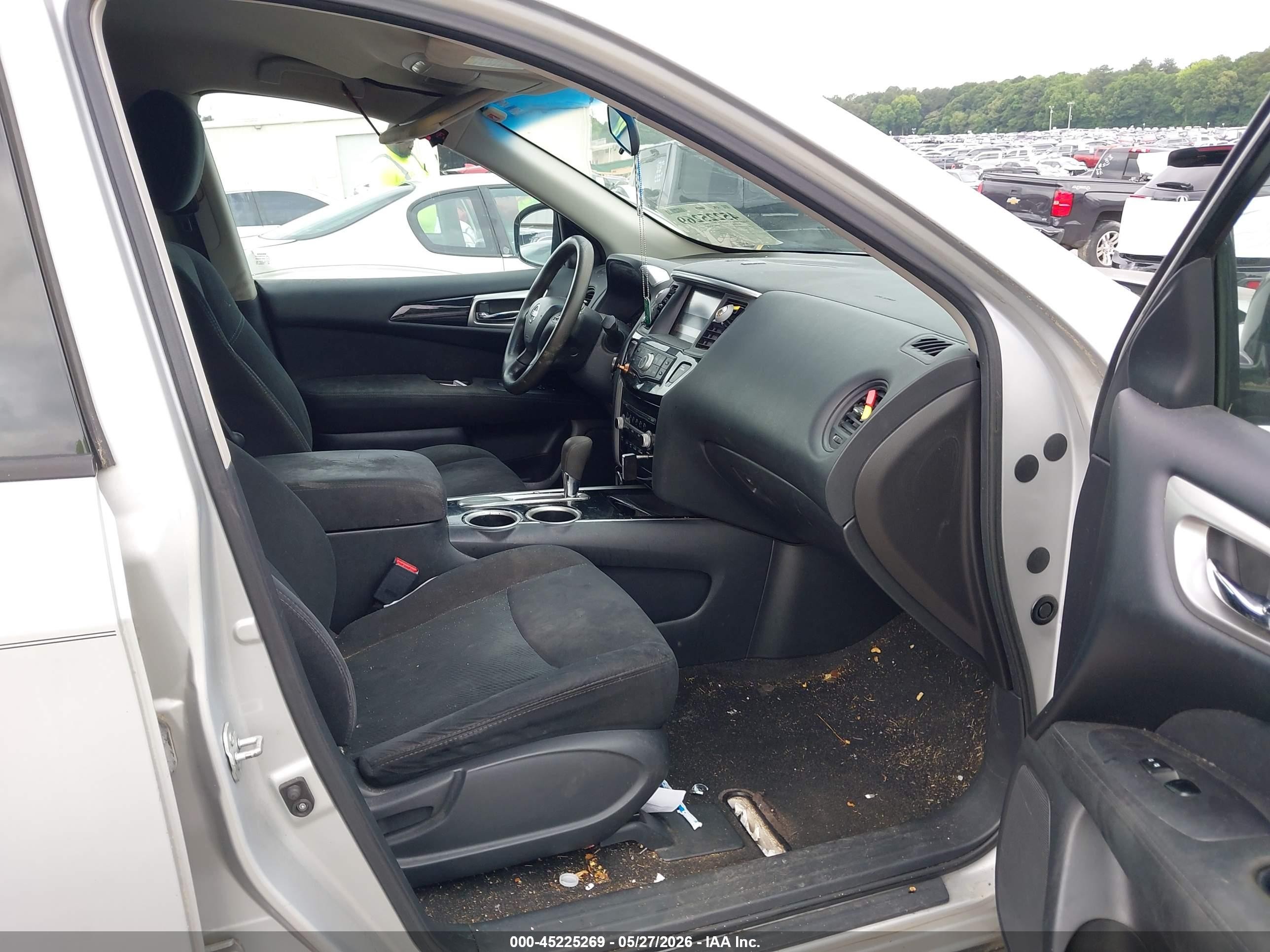 2014 Nissan Pathfinder S Silver vin: 5N1AR2MN9EC733399
