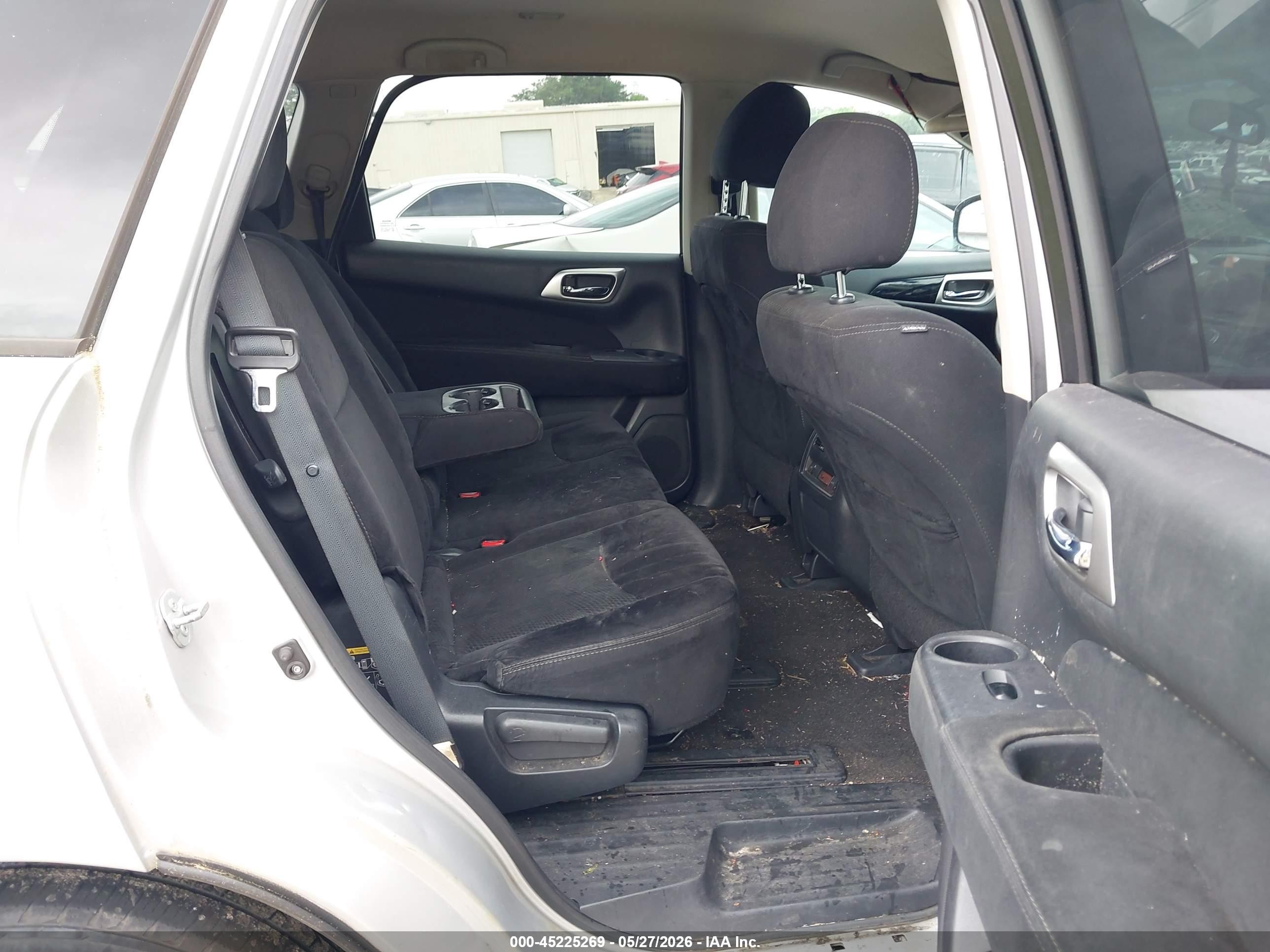 2014 Nissan Pathfinder S Silver vin: 5N1AR2MN9EC733399
