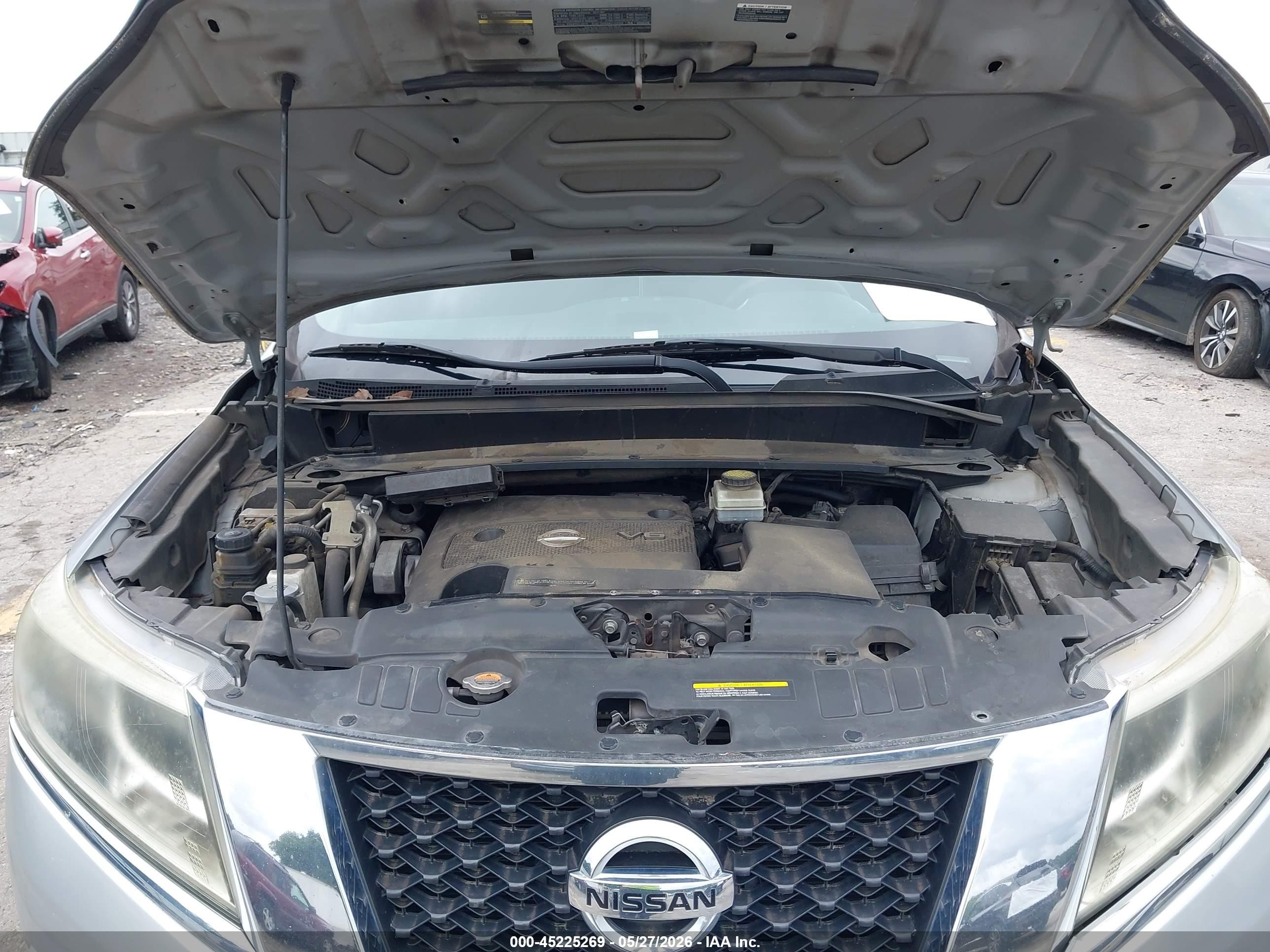 2014 Nissan Pathfinder S Silver vin: 5N1AR2MN9EC733399
