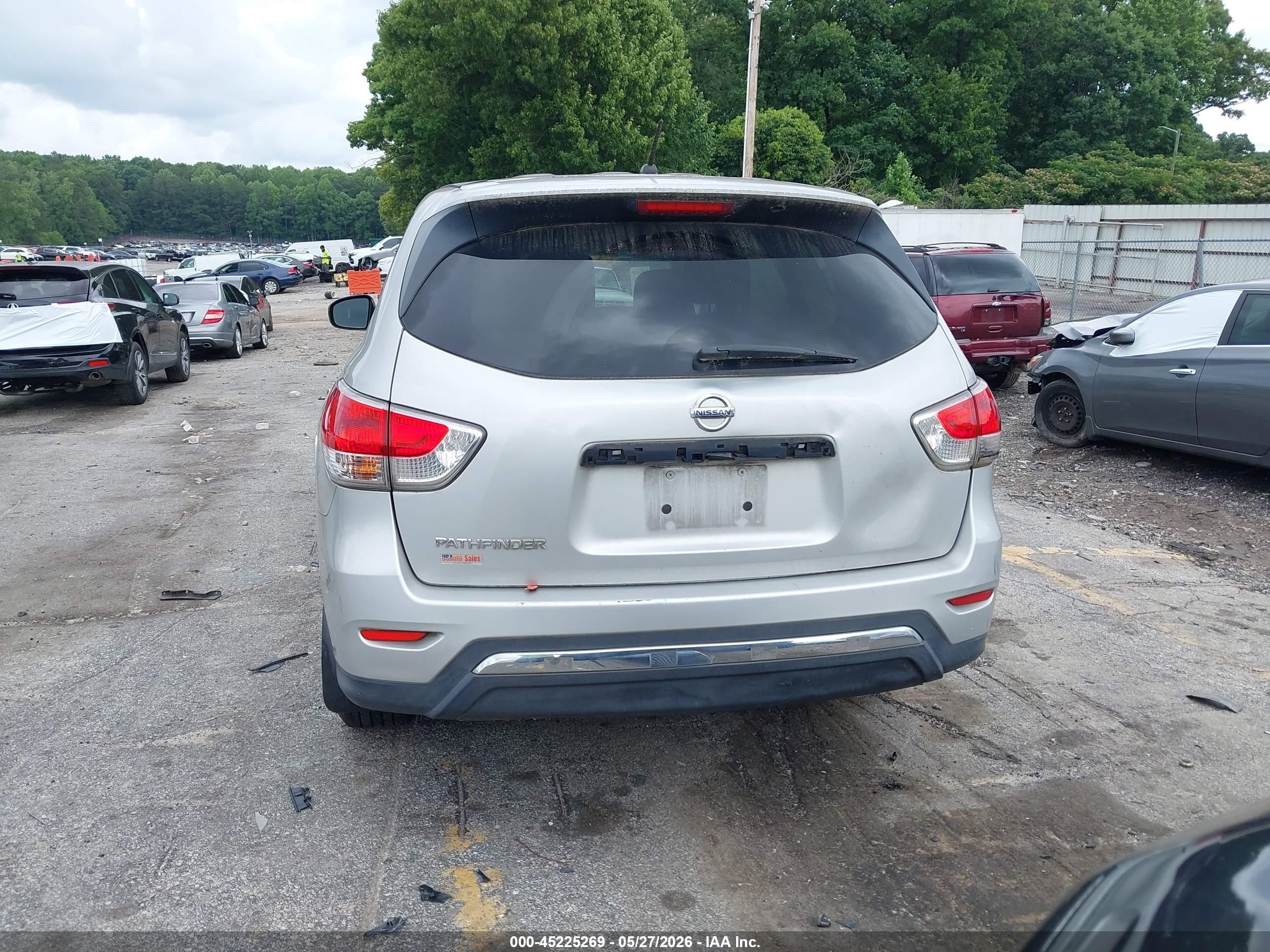 2014 Nissan Pathfinder S Silver vin: 5N1AR2MN9EC733399