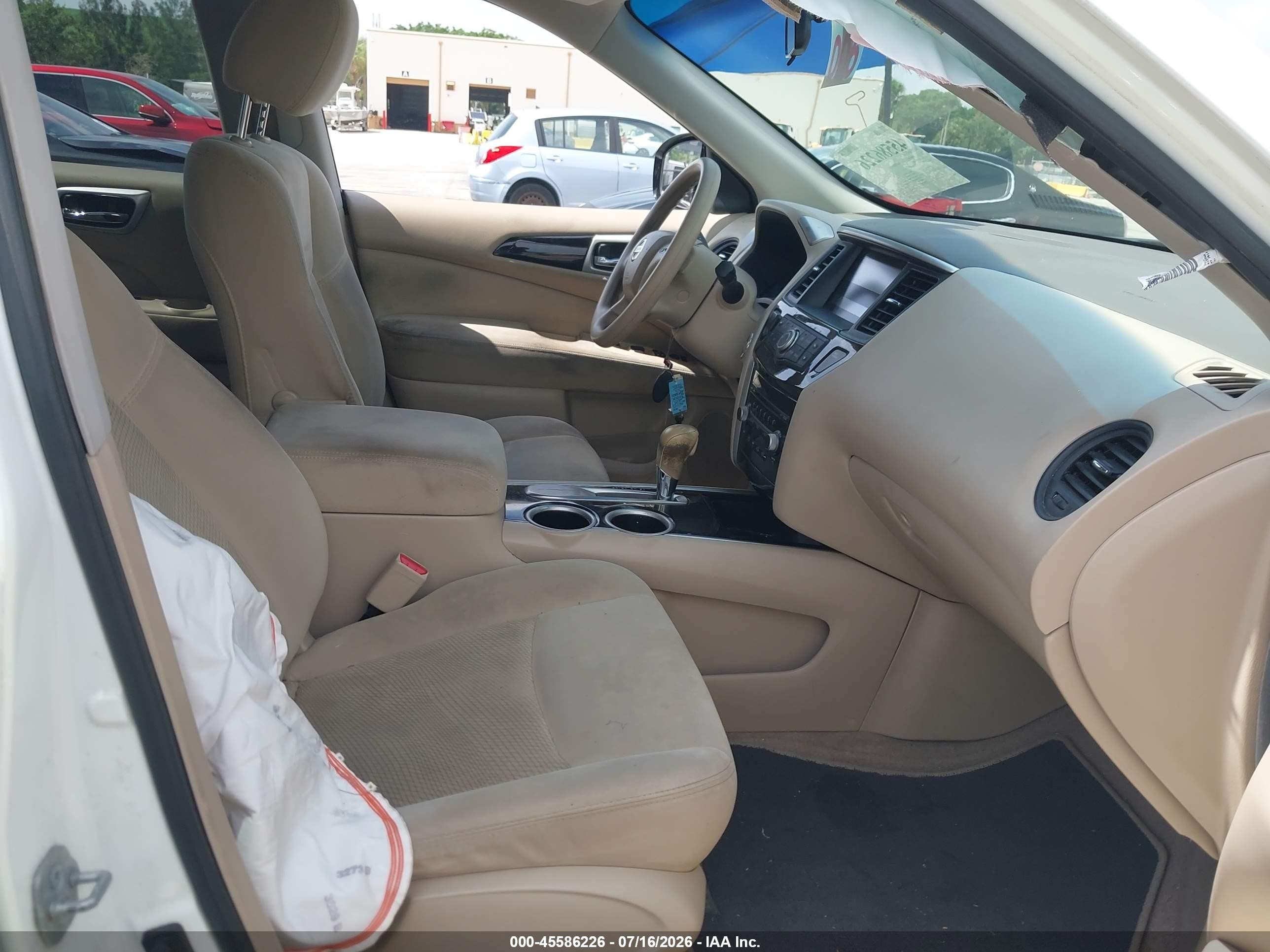 2015 Nissan Pathfinder S White vin: 5N1AR2MN9FC618352