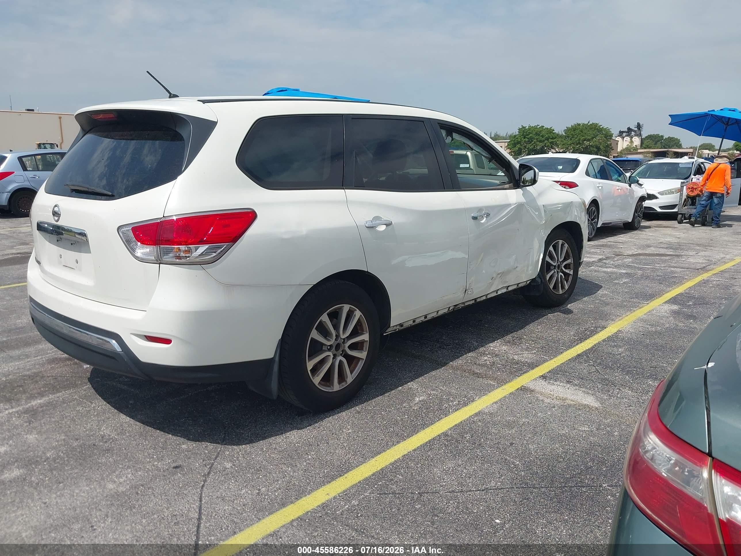 2015 Nissan Pathfinder S White vin: 5N1AR2MN9FC618352