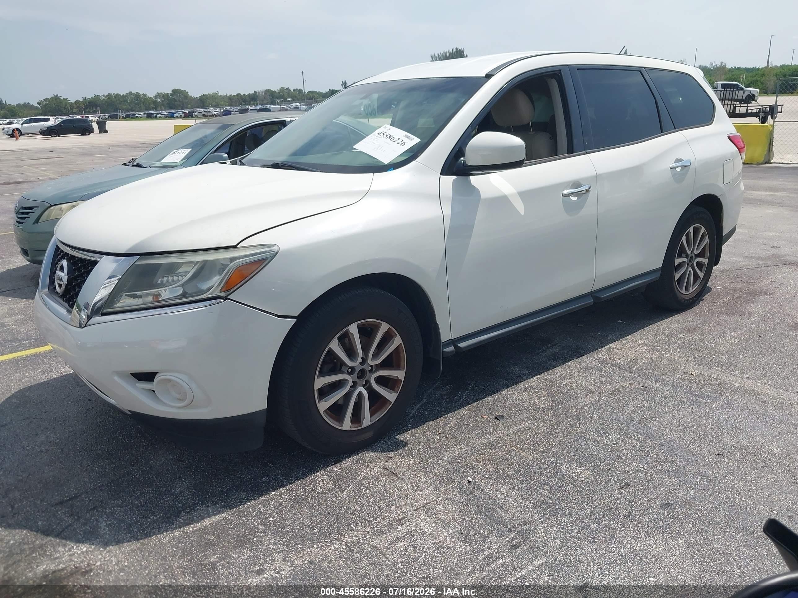 2015 Nissan Pathfinder S White vin: 5N1AR2MN9FC618352