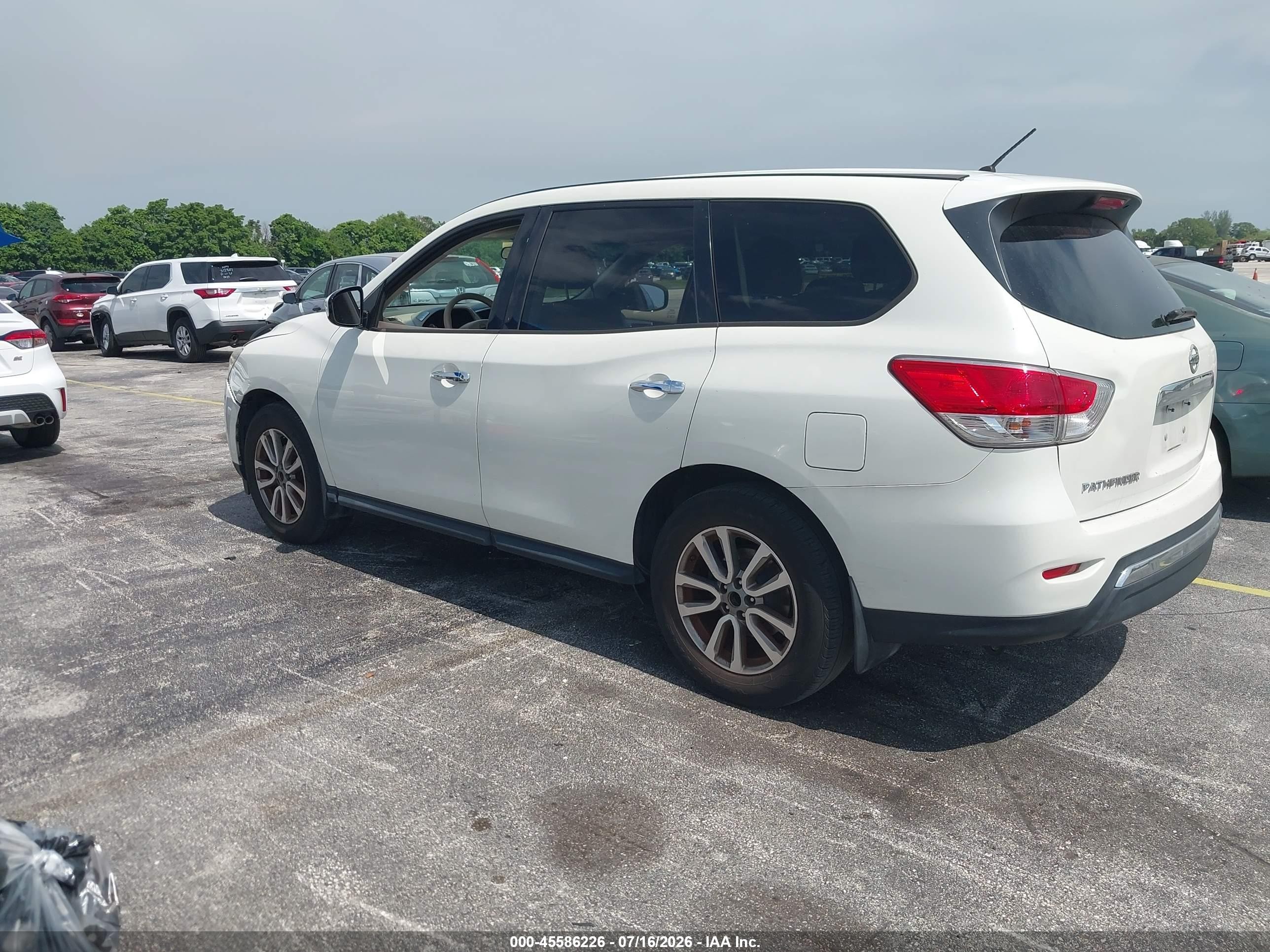 2015 Nissan Pathfinder S White vin: 5N1AR2MN9FC618352