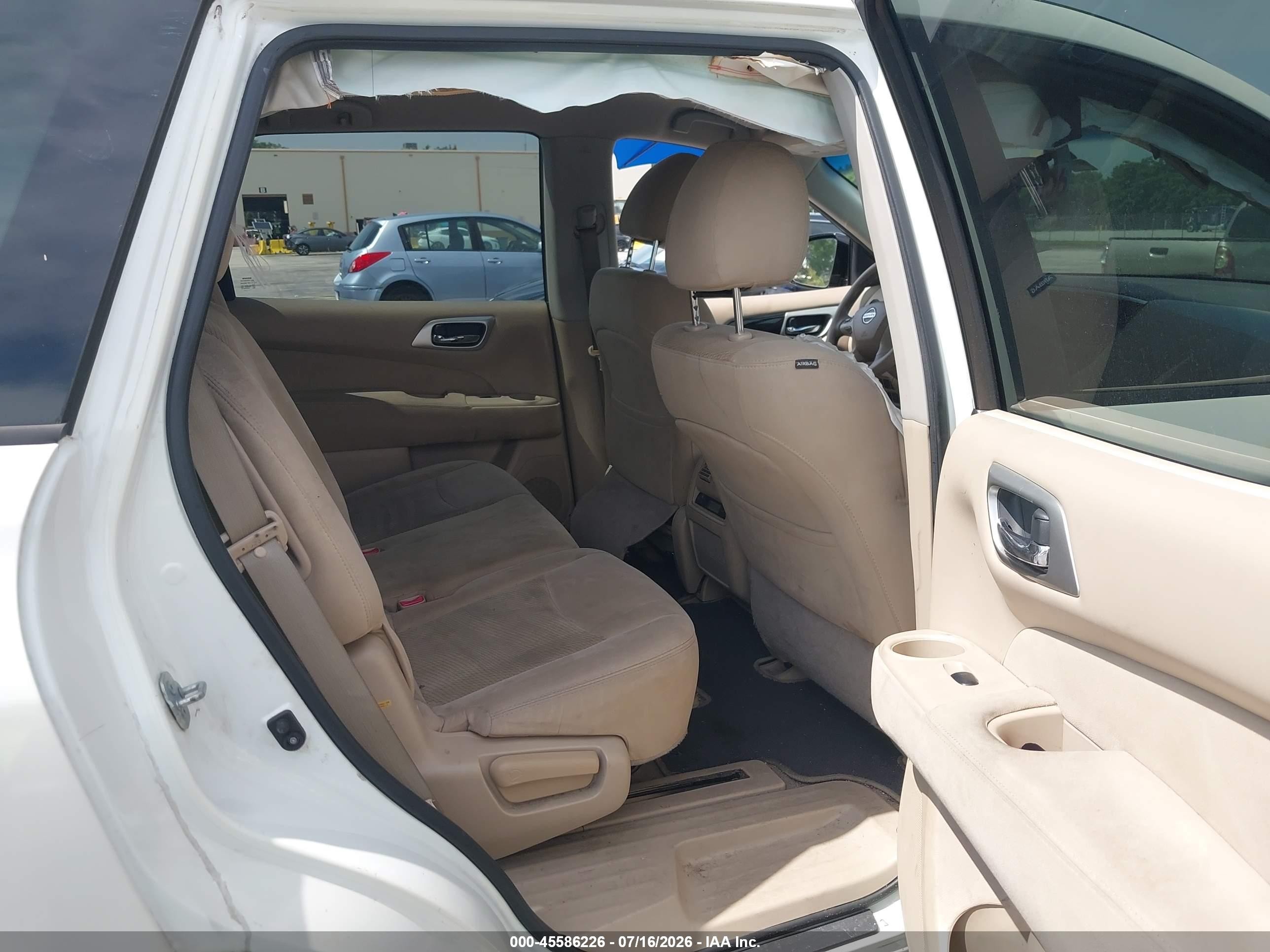 2015 Nissan Pathfinder S White vin: 5N1AR2MN9FC618352