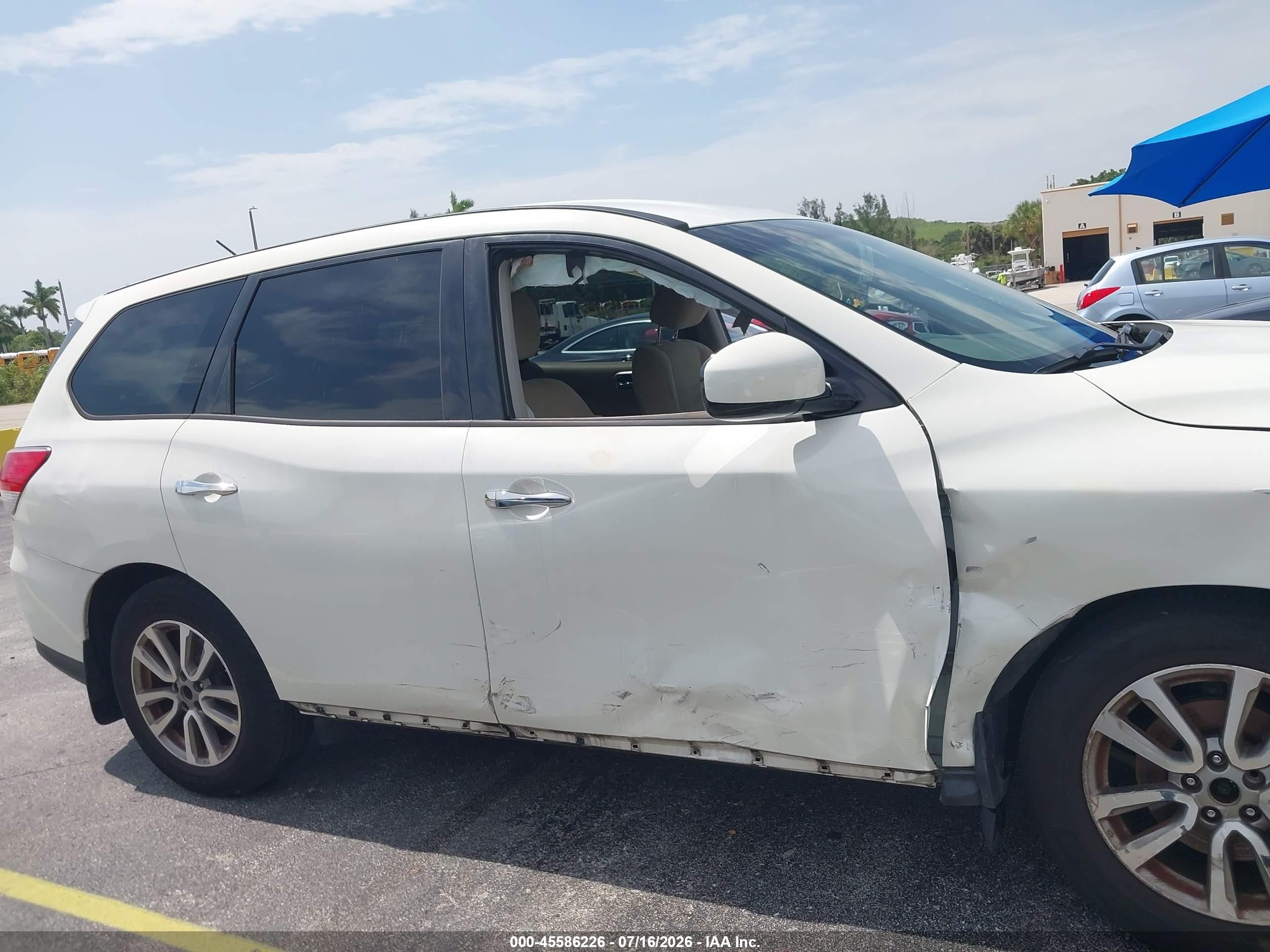 2015 Nissan Pathfinder S White vin: 5N1AR2MN9FC618352