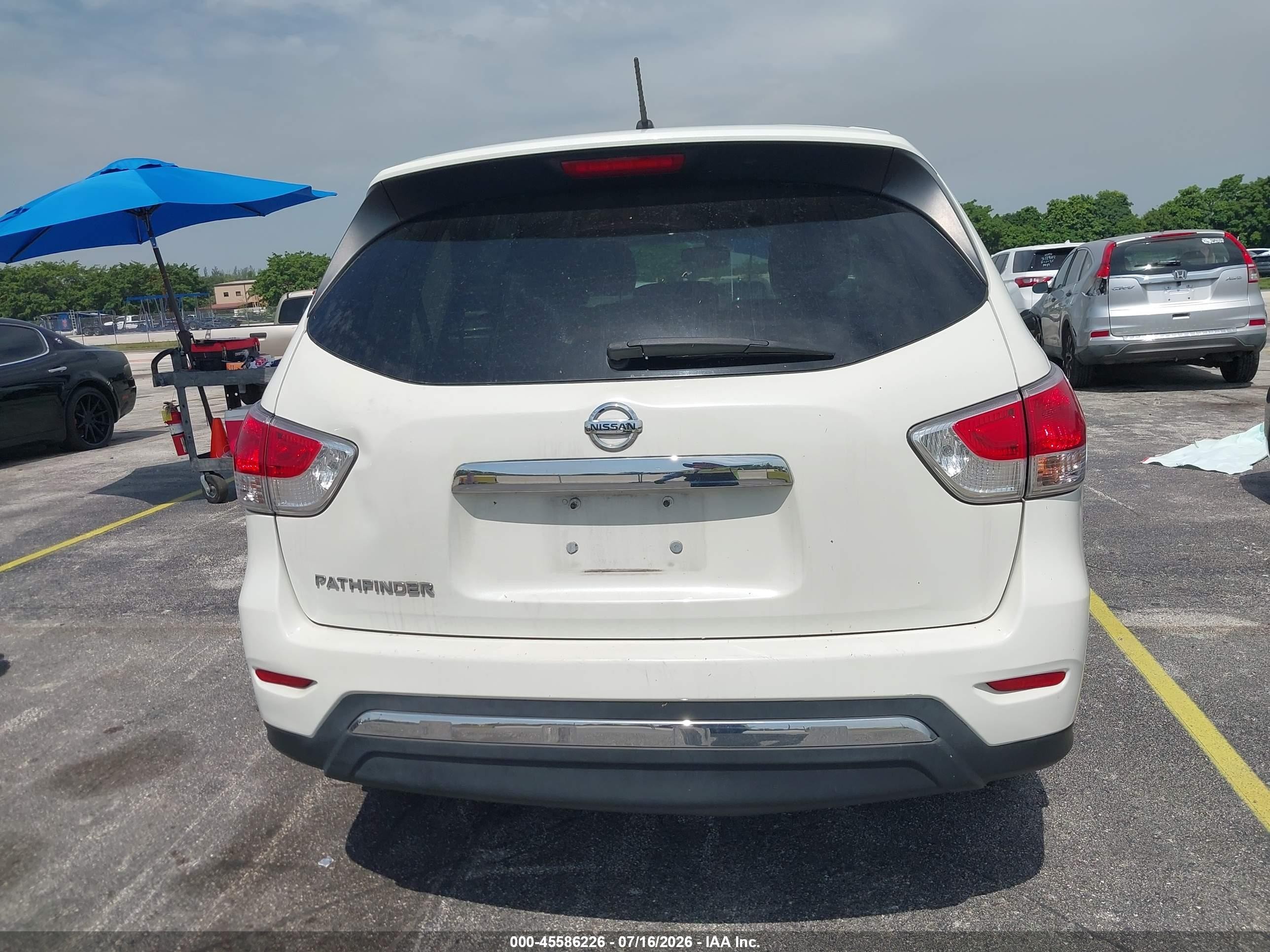 2015 Nissan Pathfinder S White vin: 5N1AR2MN9FC618352