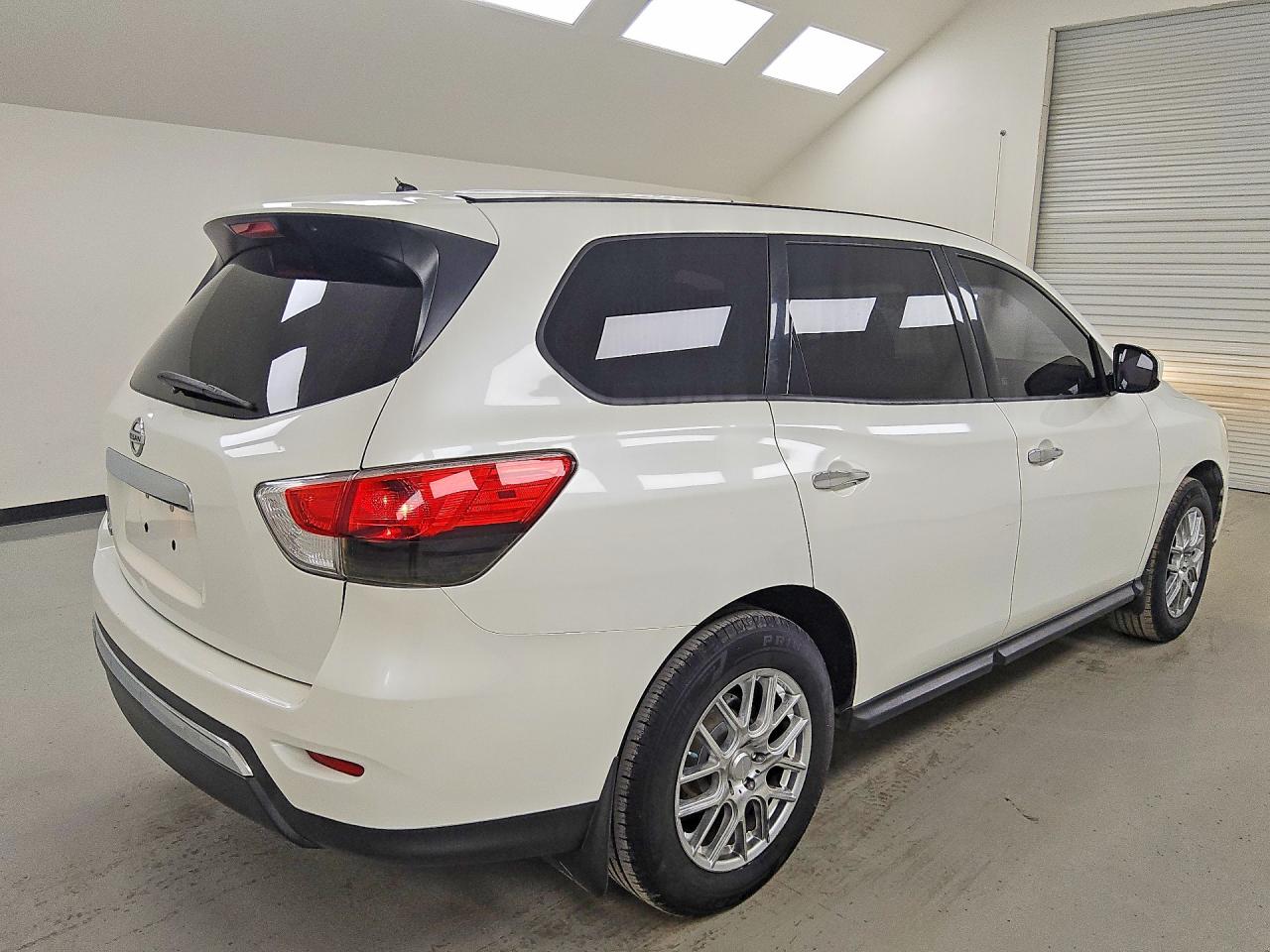 2015 Nissan Pathfinder S Белый vin: 5N1AR2MN9FC625124