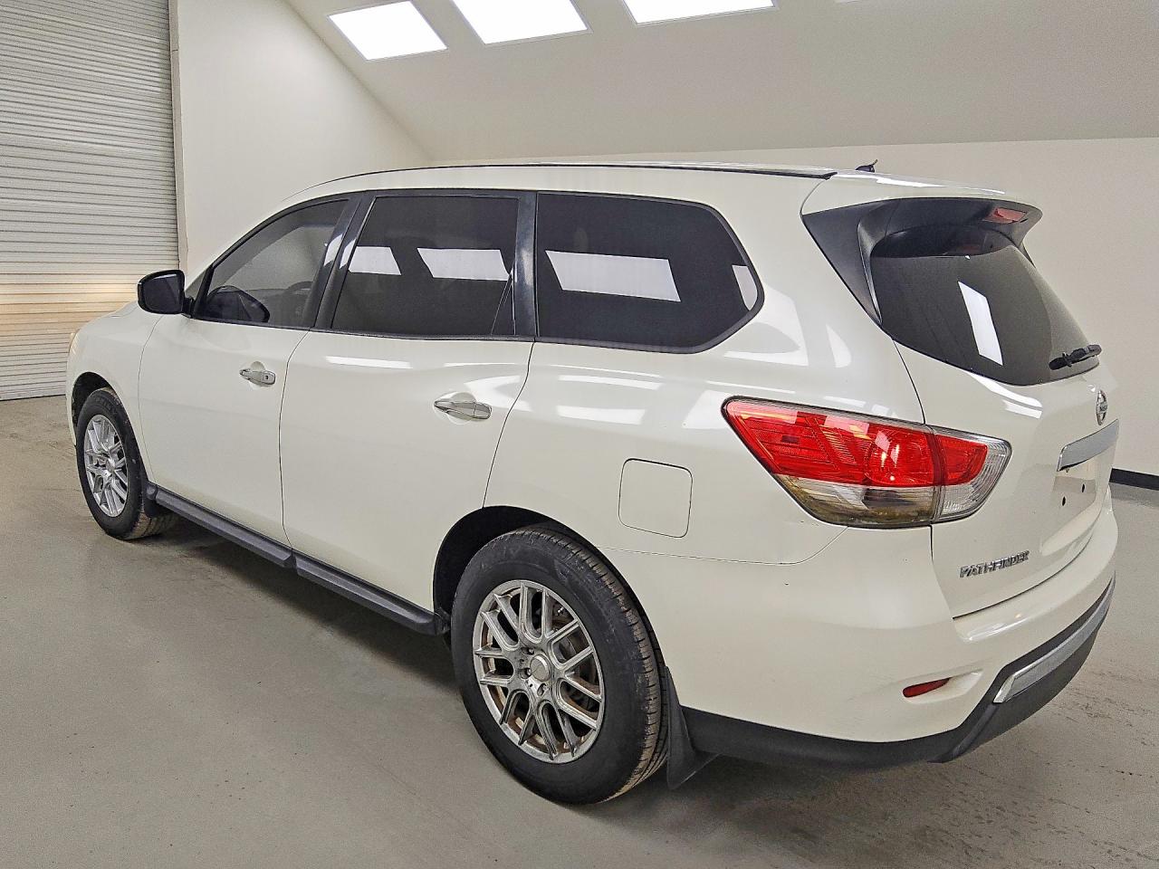 2015 Nissan Pathfinder S Белый vin: 5N1AR2MN9FC625124