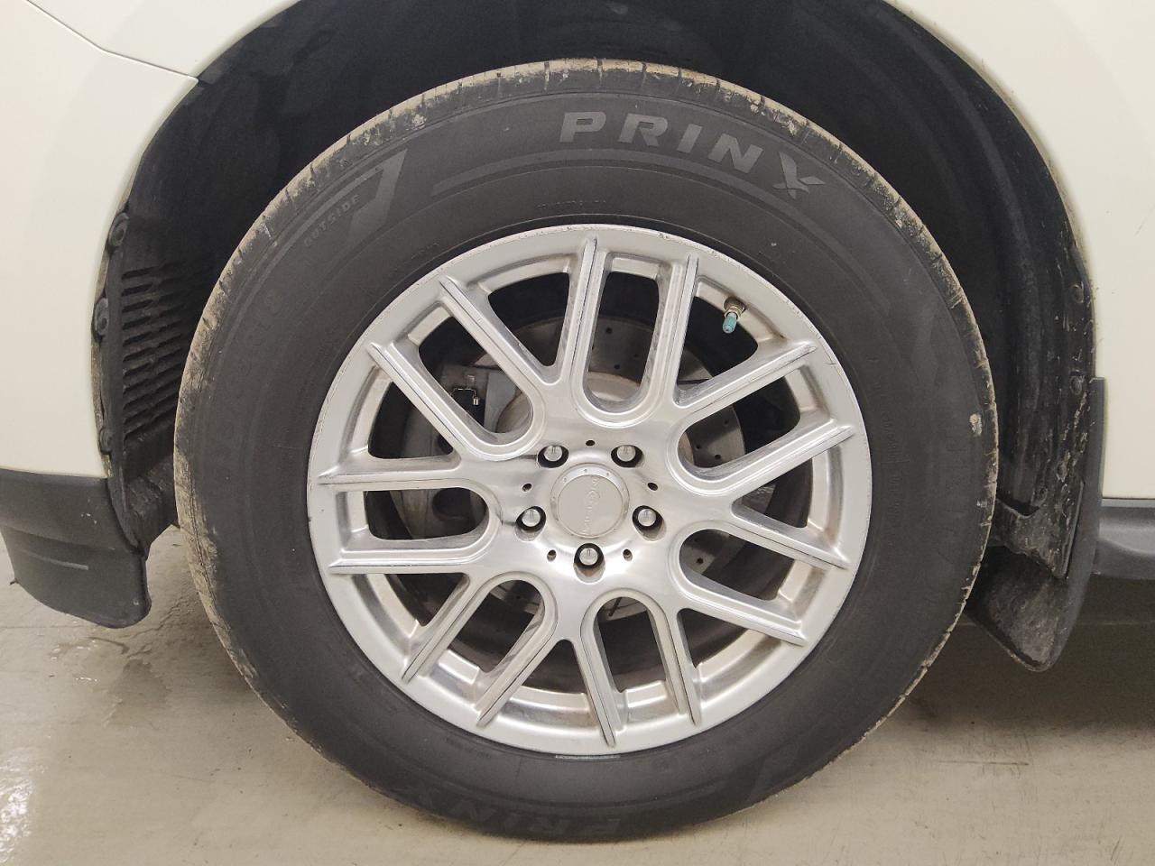 2015 Nissan Pathfinder S Белый vin: 5N1AR2MN9FC625124 Damage: Left Front Wheel, Curb Rash, > 12 Inches