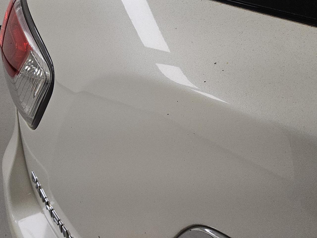 2015 Nissan Pathfinder S Белый vin: 5N1AR2MN9FC625124 Damage: Lift Gate, Dent(S) W/ Paint Dmg, 3 To 4 Inches
