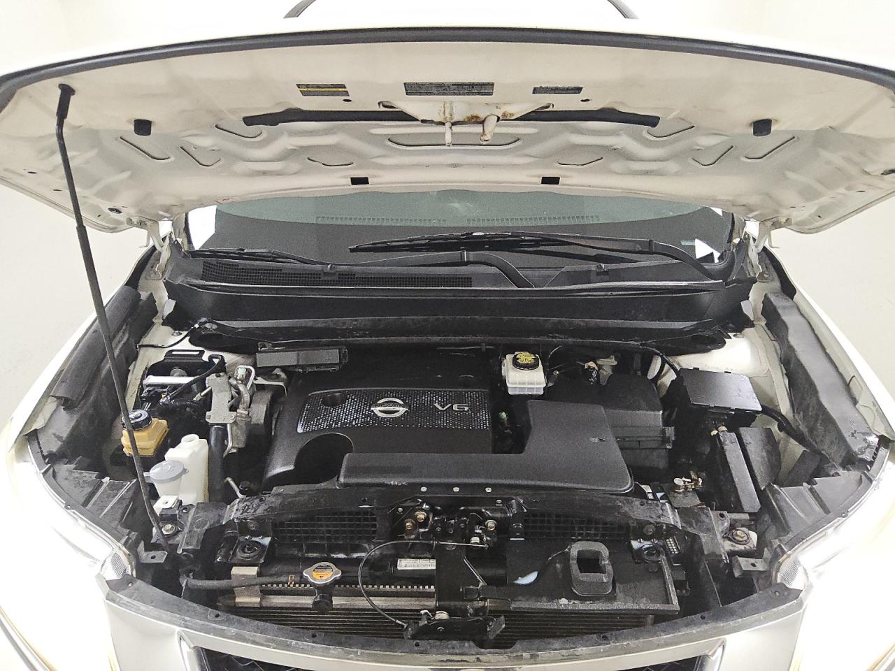 2015 Nissan Pathfinder S Белый vin: 5N1AR2MN9FC625124 Damage: Air Compressor, Broken, Replacement Required