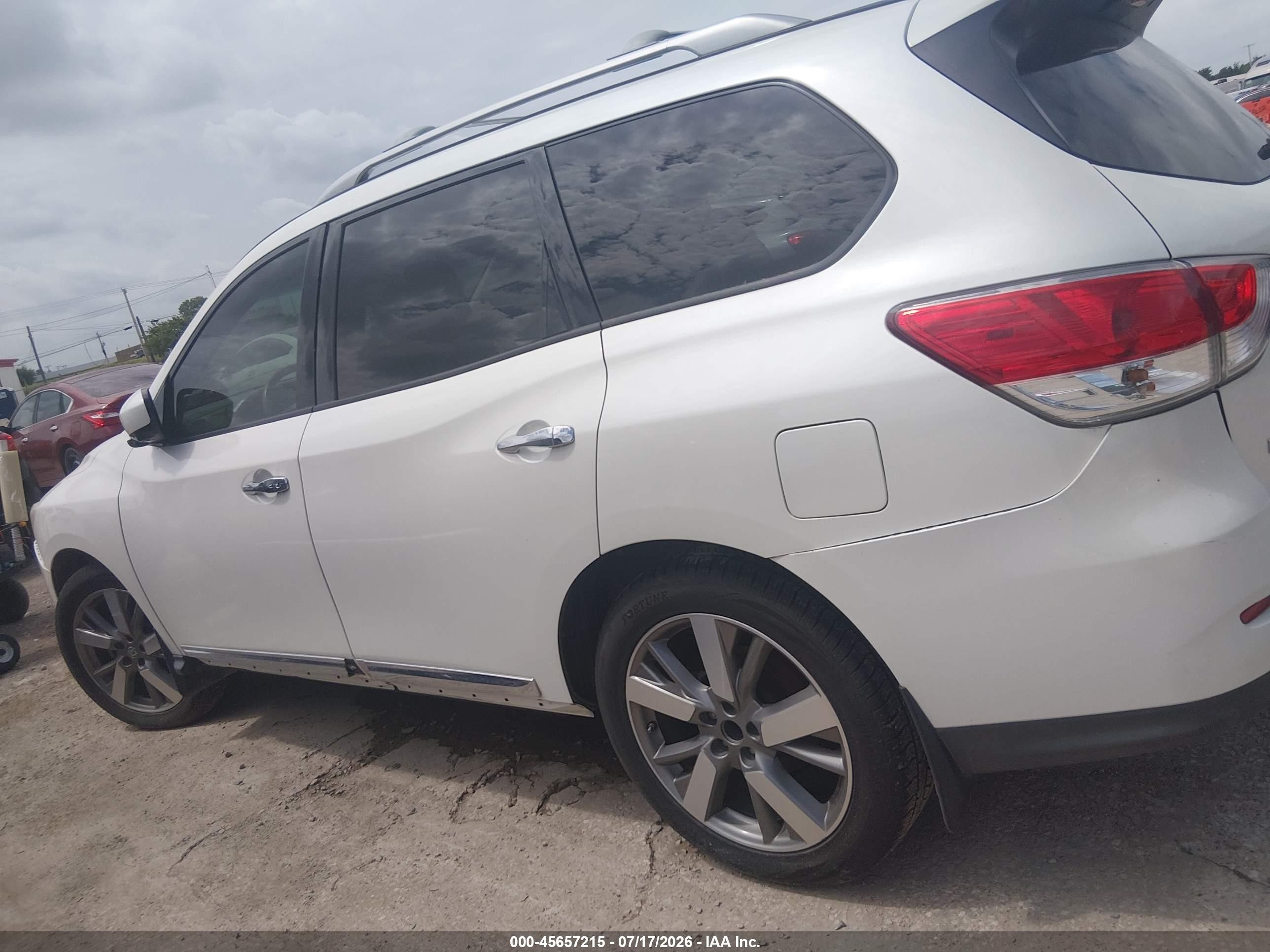 2015 Nissan Pathfinder Platinum Cream vin: 5N1AR2MN9FC671780