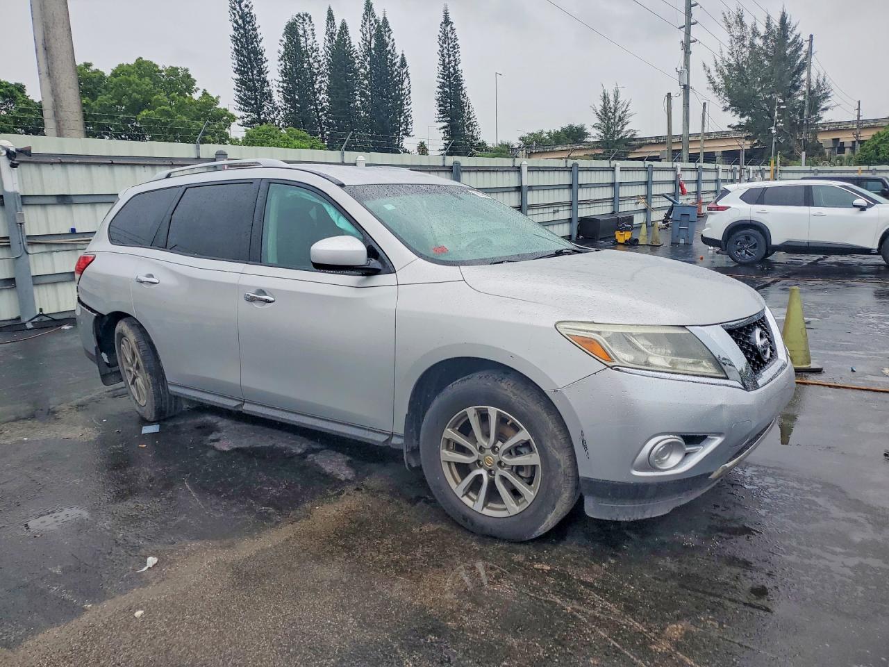 2015 Nissan Pathfinder S Серебряный vin: 5N1AR2MN9FC681421