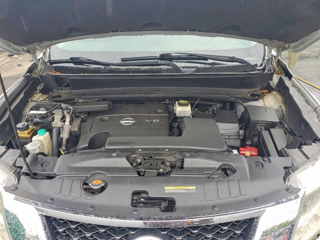 2015 Nissan Pathfinder S Серебряный vin: 5N1AR2MN9FC681421
