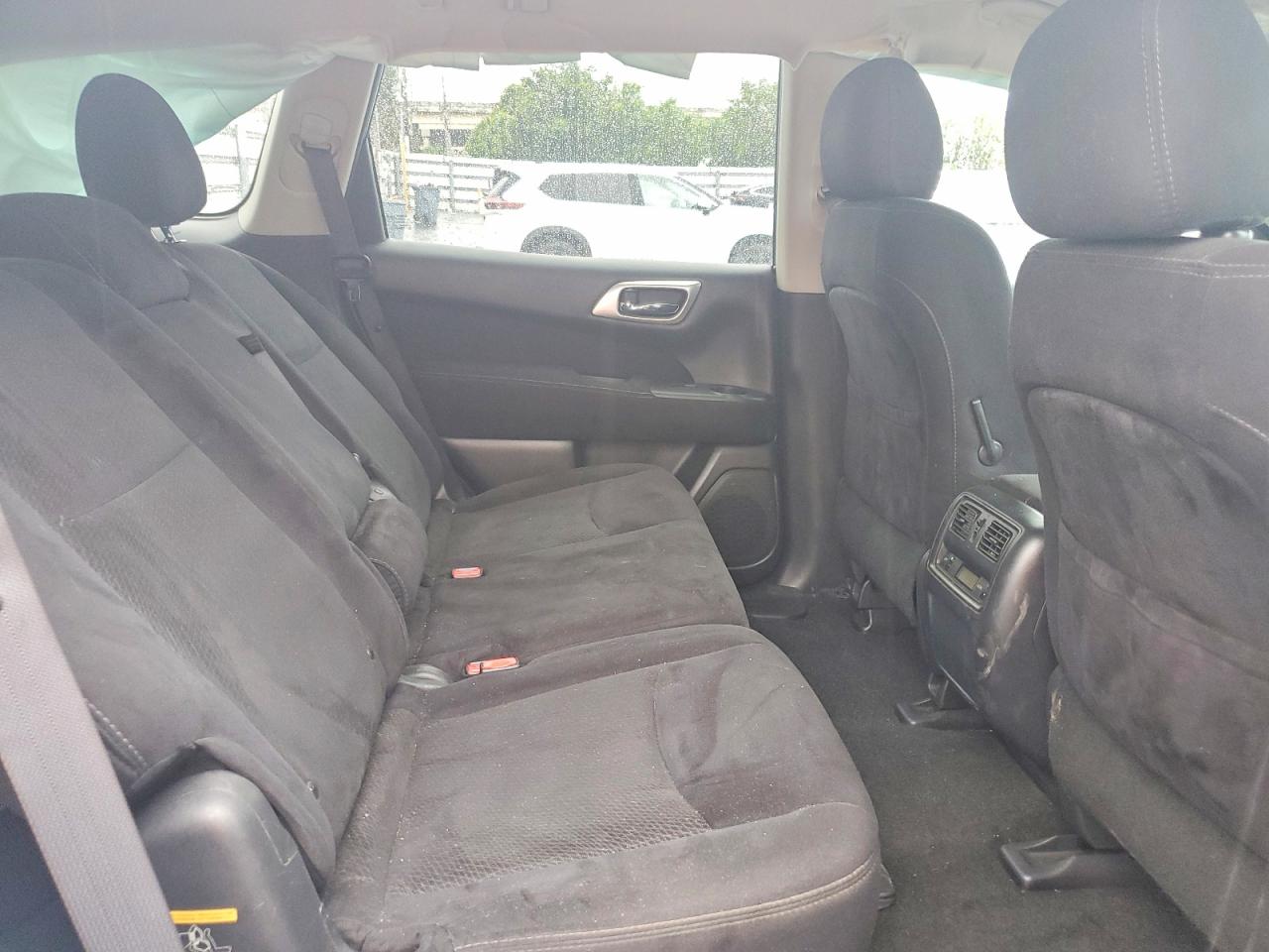 2015 Nissan Pathfinder S Серебряный vin: 5N1AR2MN9FC681421