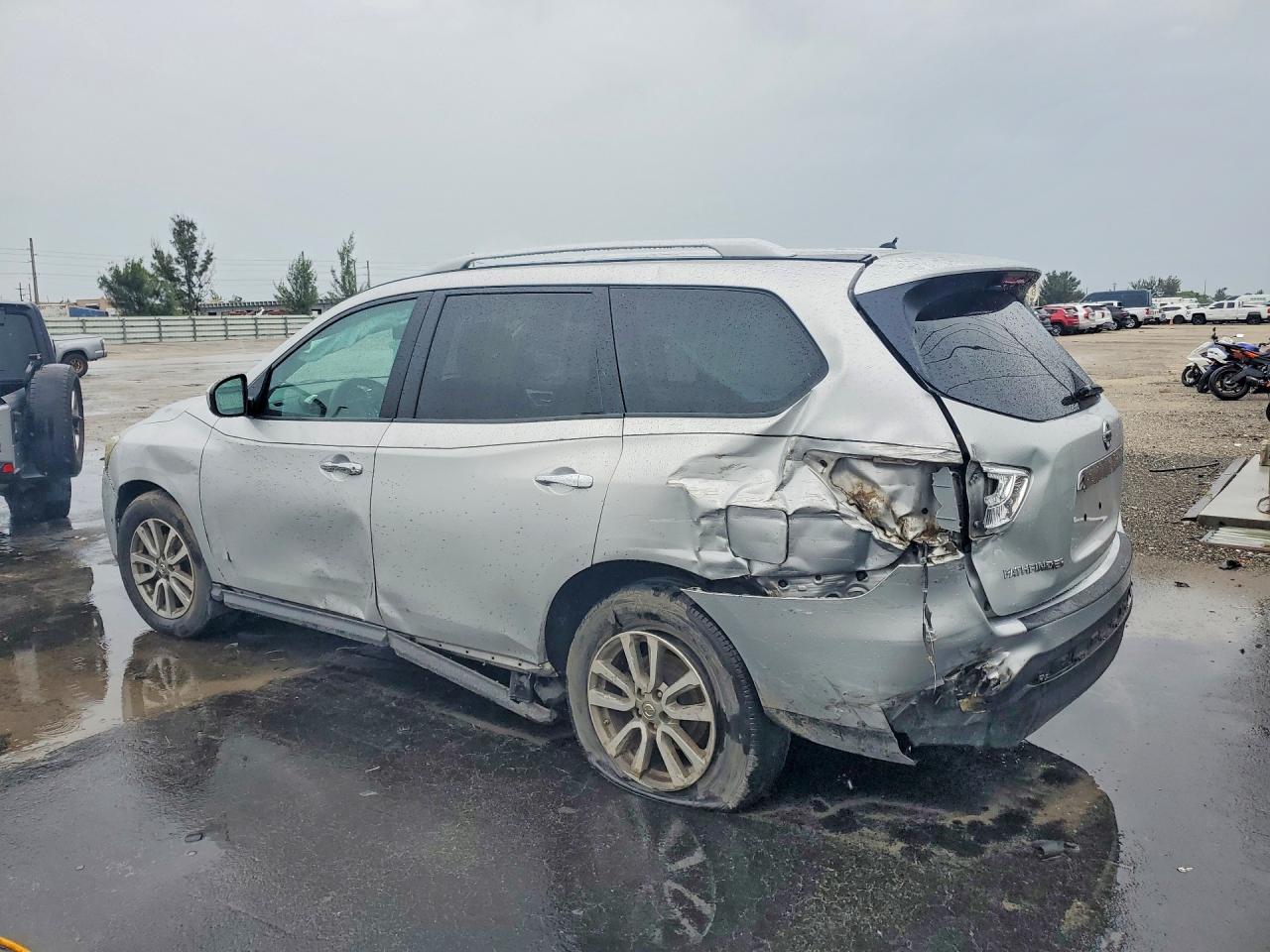 2015 Nissan Pathfinder S Серебряный vin: 5N1AR2MN9FC681421