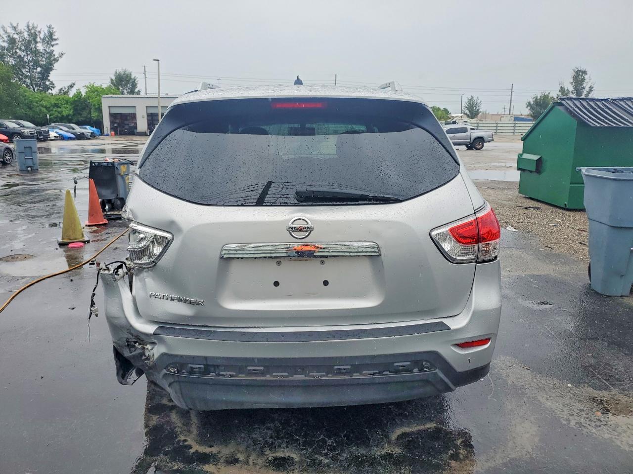2015 Nissan Pathfinder S Серебряный vin: 5N1AR2MN9FC681421