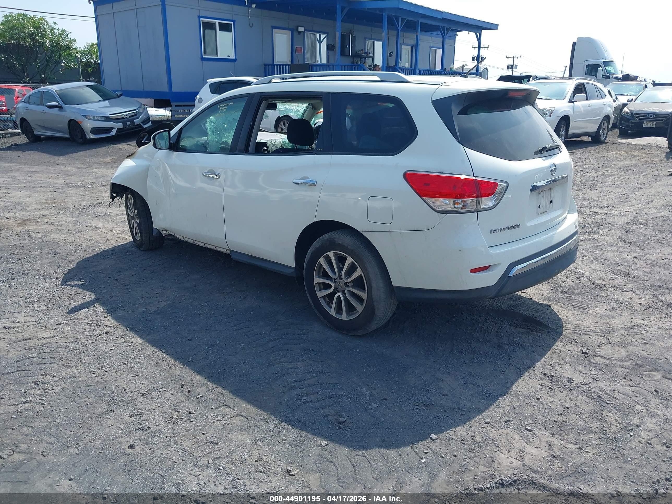 2015 Nissan Pathfinder S White vin: 5N1AR2MN9FC684321