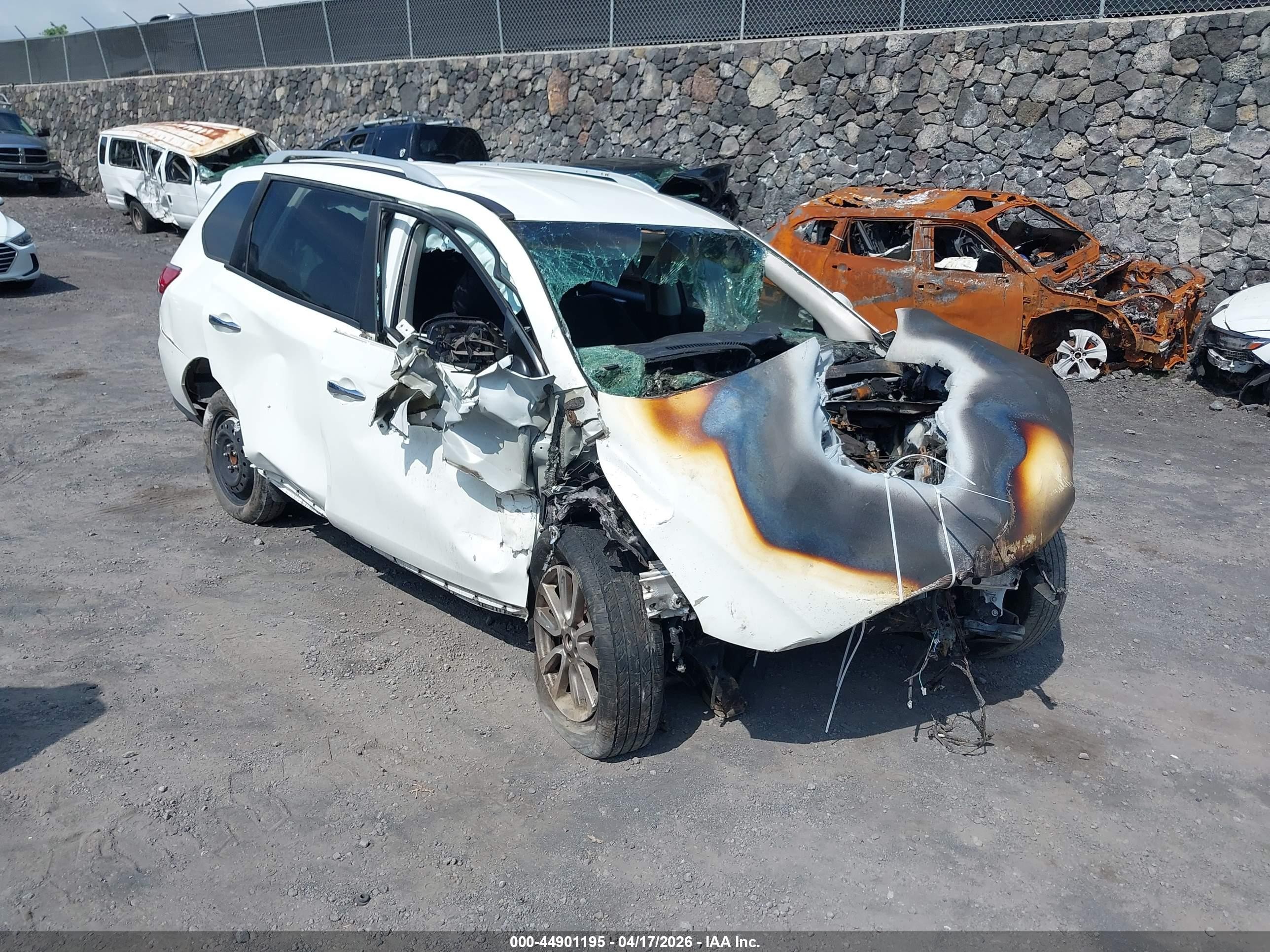 2015 Nissan Pathfinder S White vin: 5N1AR2MN9FC684321