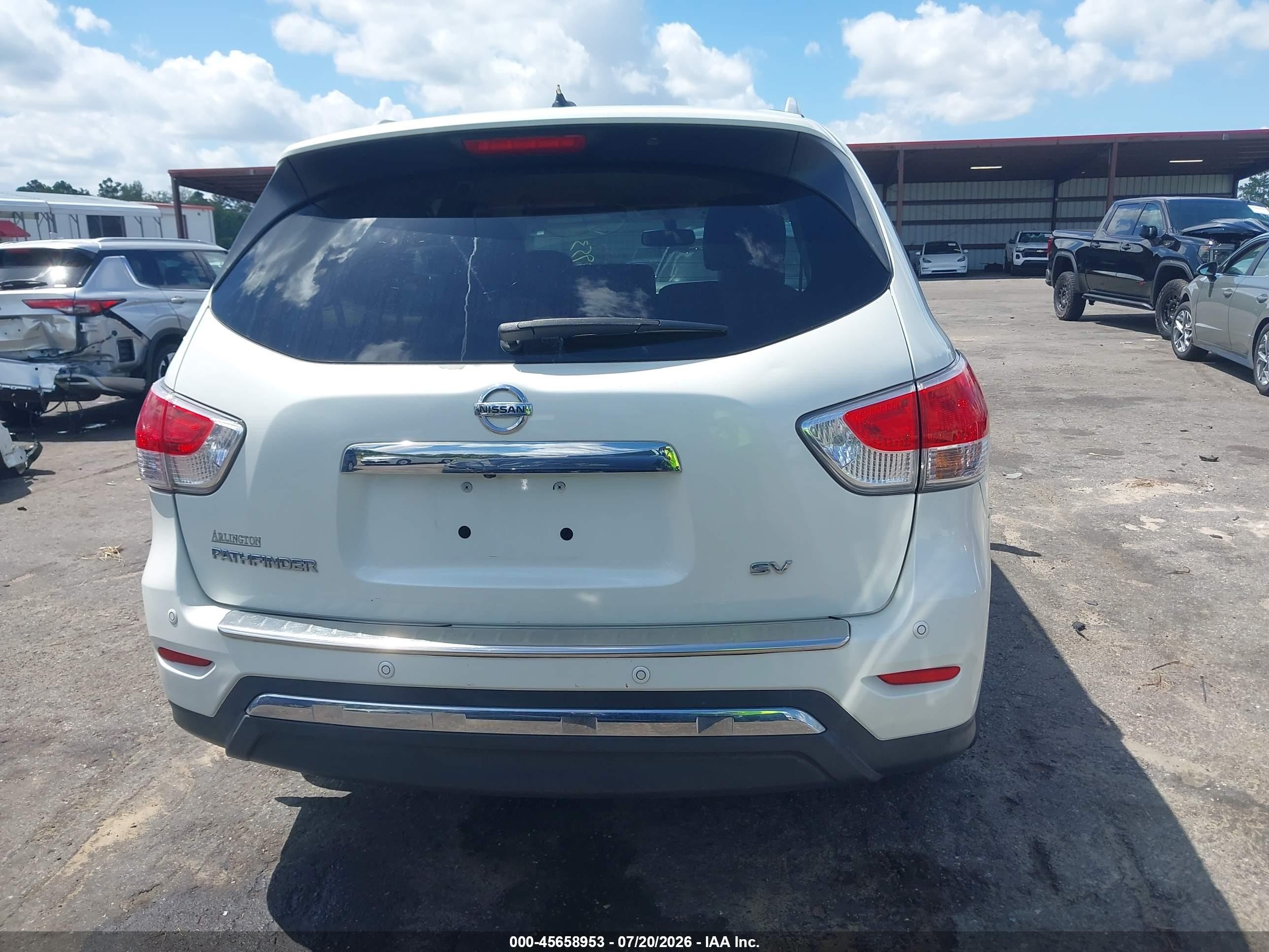 2015 Nissan Pathfinder Sv White vin: 5N1AR2MN9FC699756