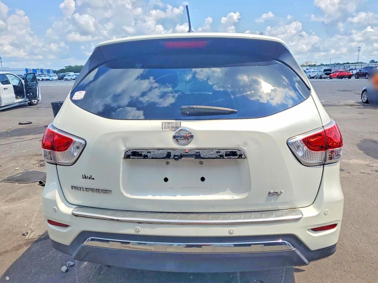 2015 Nissan Pathfinder Sv White vin: 5N1AR2MN9FC701599