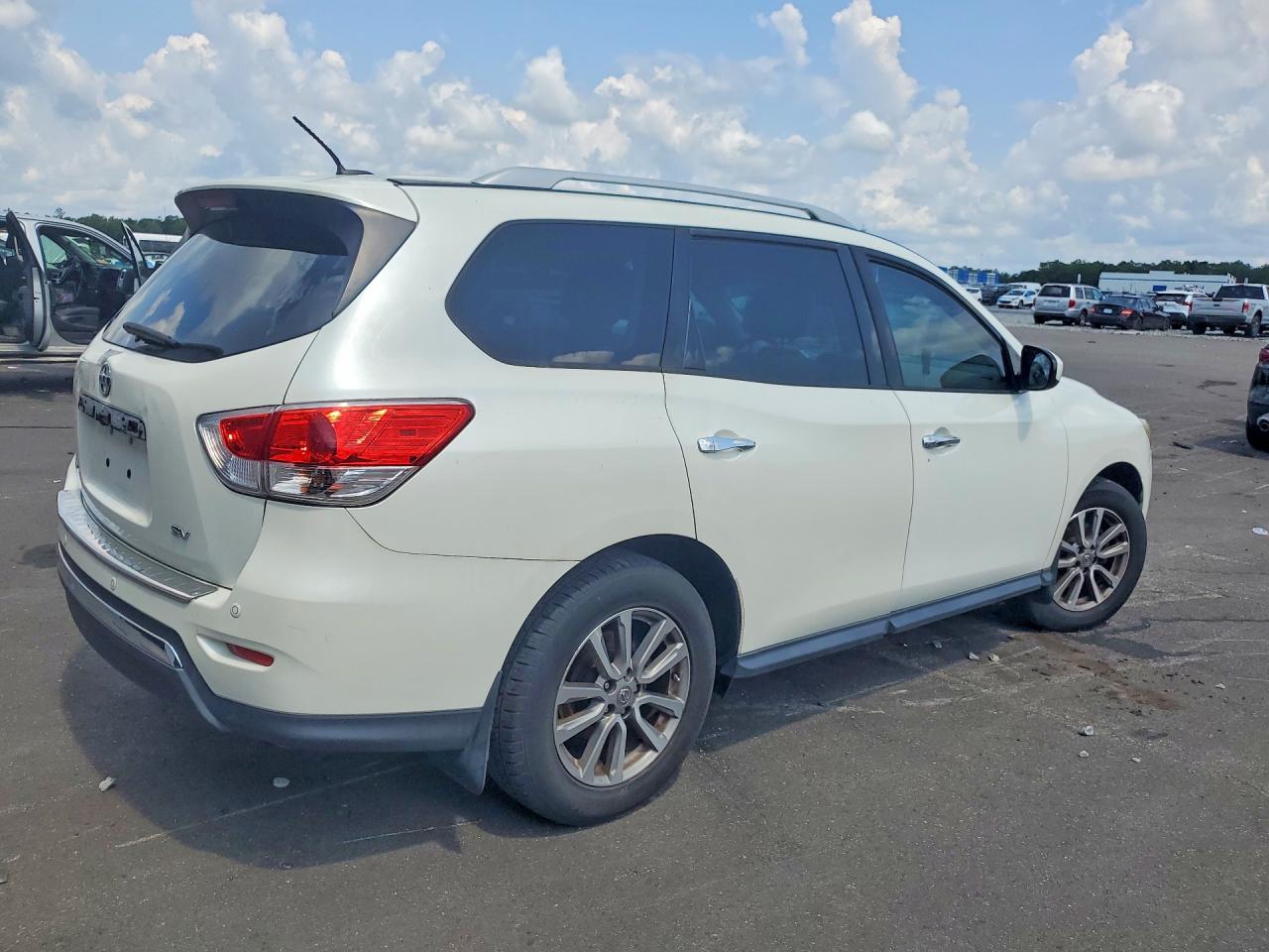 2015 Nissan Pathfinder Sv White vin: 5N1AR2MN9FC701599