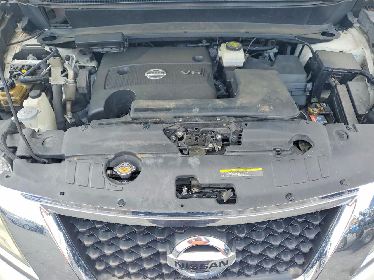 2015 Nissan Pathfinder Sv White vin: 5N1AR2MN9FC701599