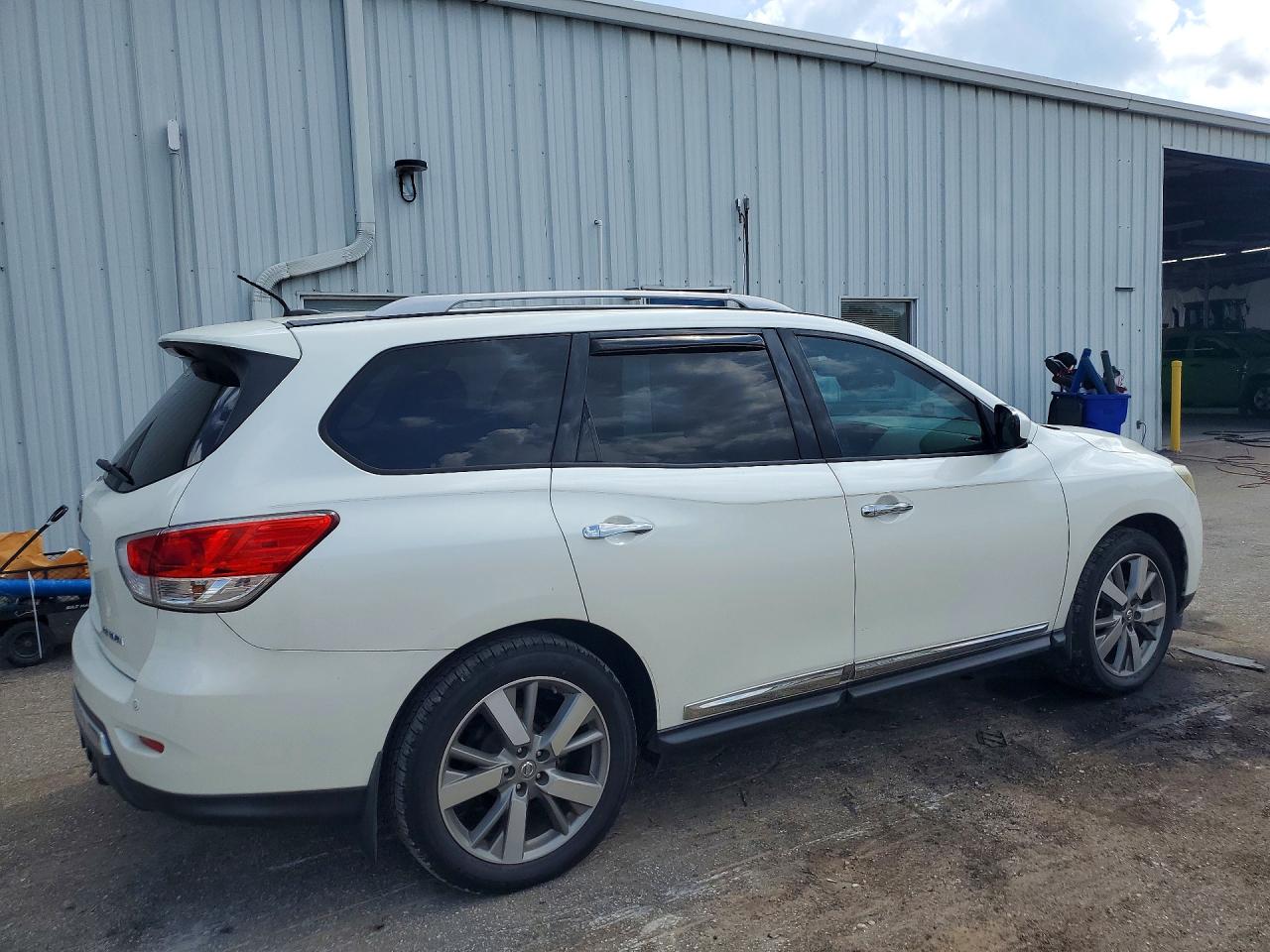 2015 Nissan Pathfinder S White vin: 5N1AR2MN9FC706382