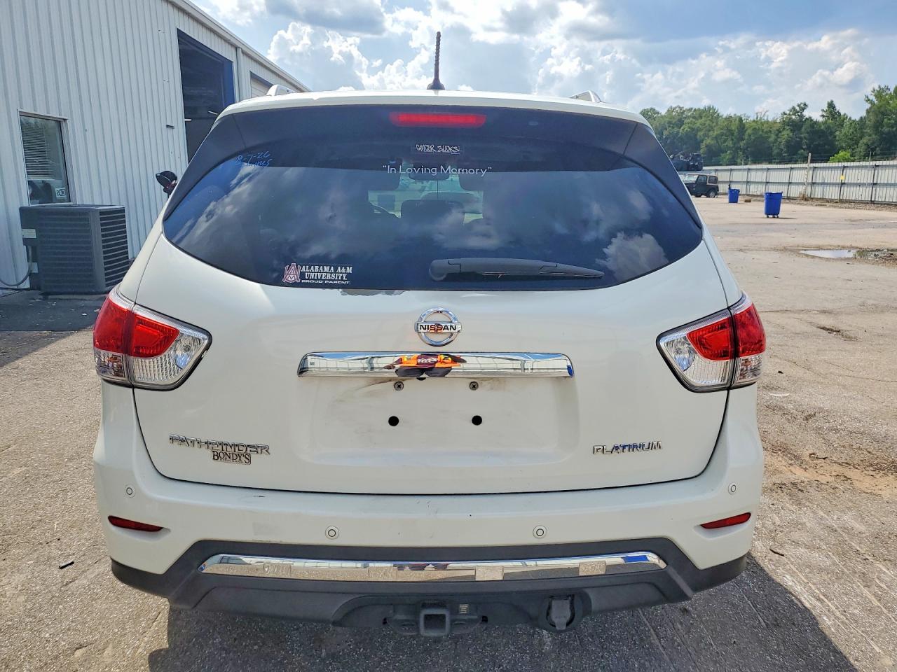 2015 Nissan Pathfinder S White vin: 5N1AR2MN9FC706382