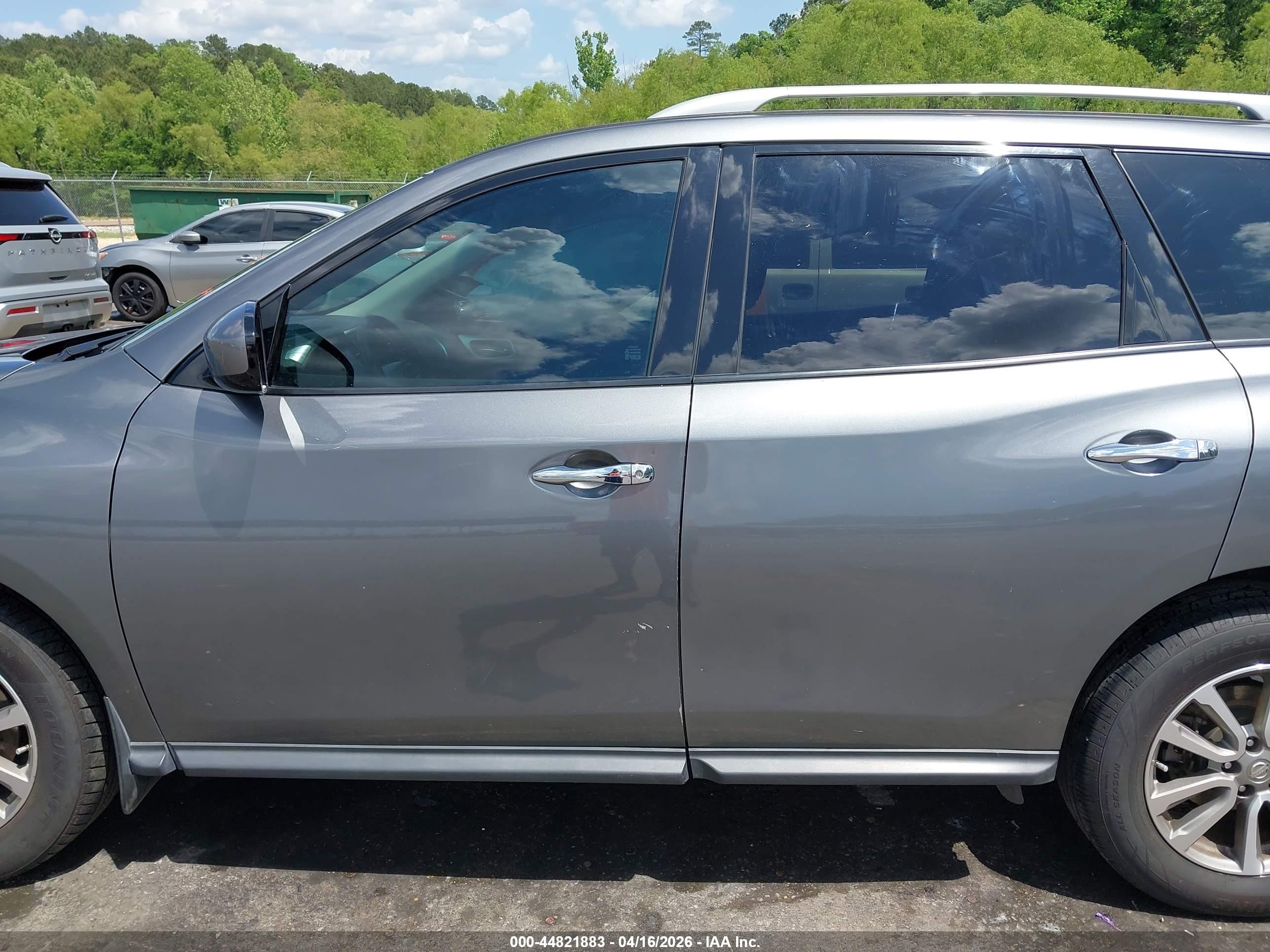 2015 Nissan Pathfinder Sv Gray vin: 5N1AR2MN9FC708469