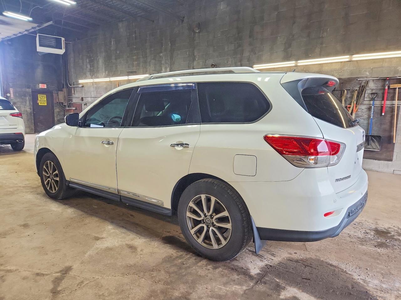 2014 Nissan Pathfinder S Белый vin: 5N1AR2MNXEC601347