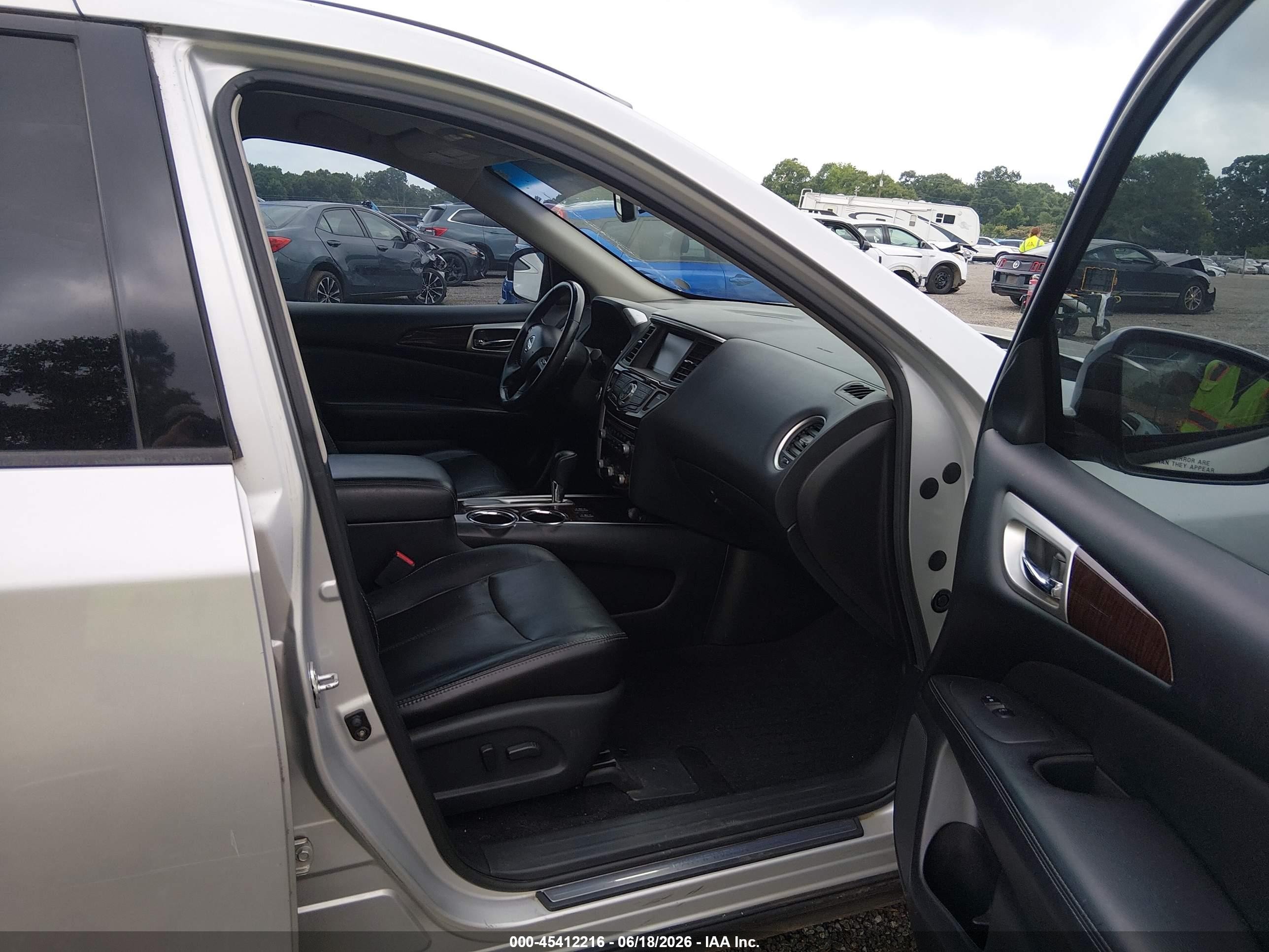 2014 Nissan Pathfinder Sl Silver vin: 5N1AR2MNXEC663377