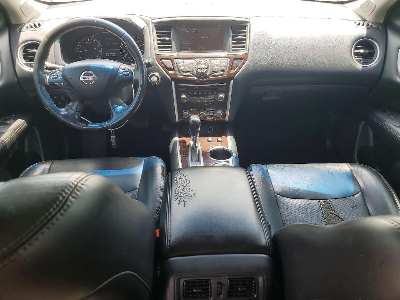 2014 Nissan Pathfinder S Silver vin: 5N1AR2MNXEC683127