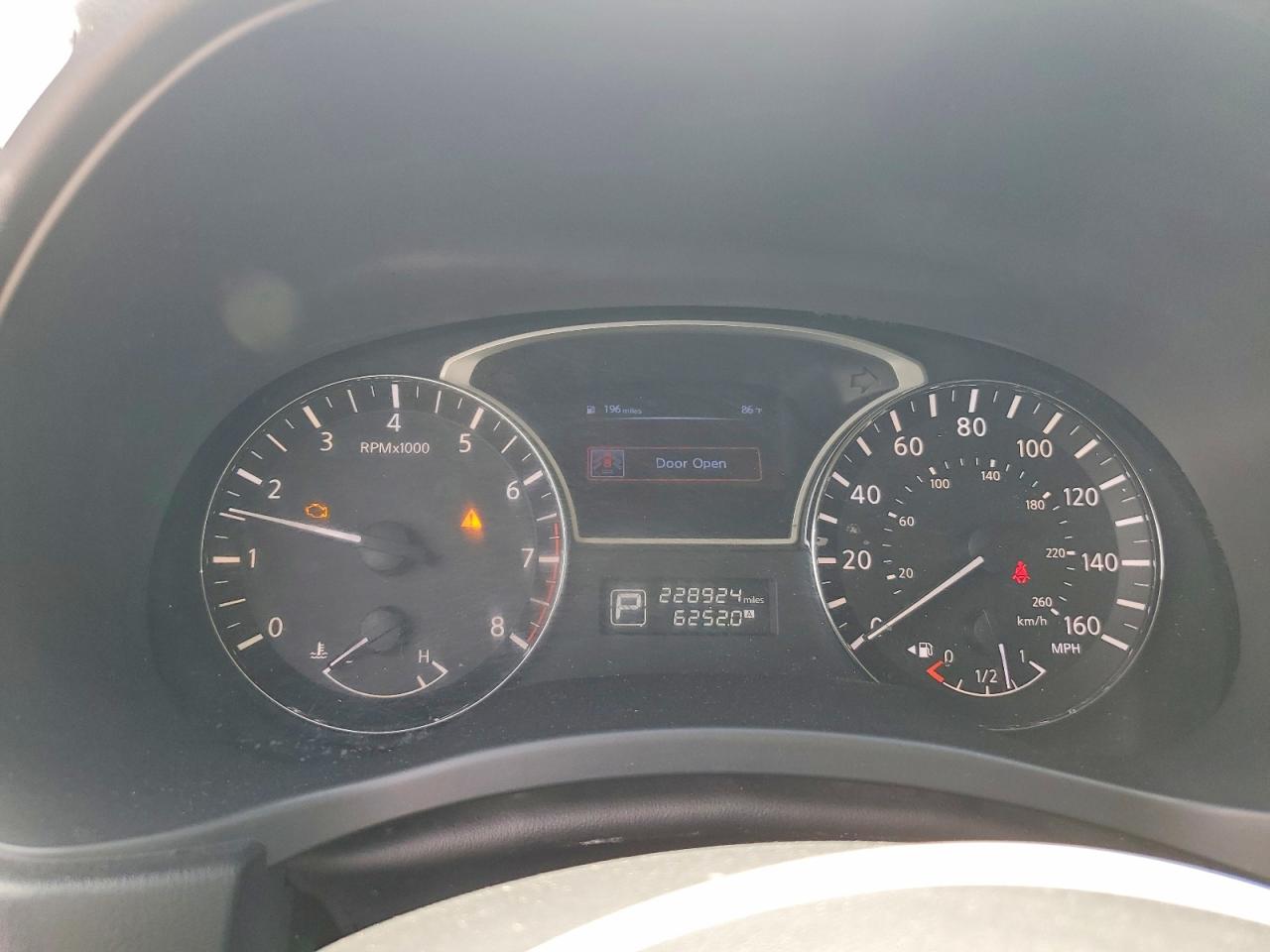 2014 Nissan Pathfinder S Silver vin: 5N1AR2MNXEC683127