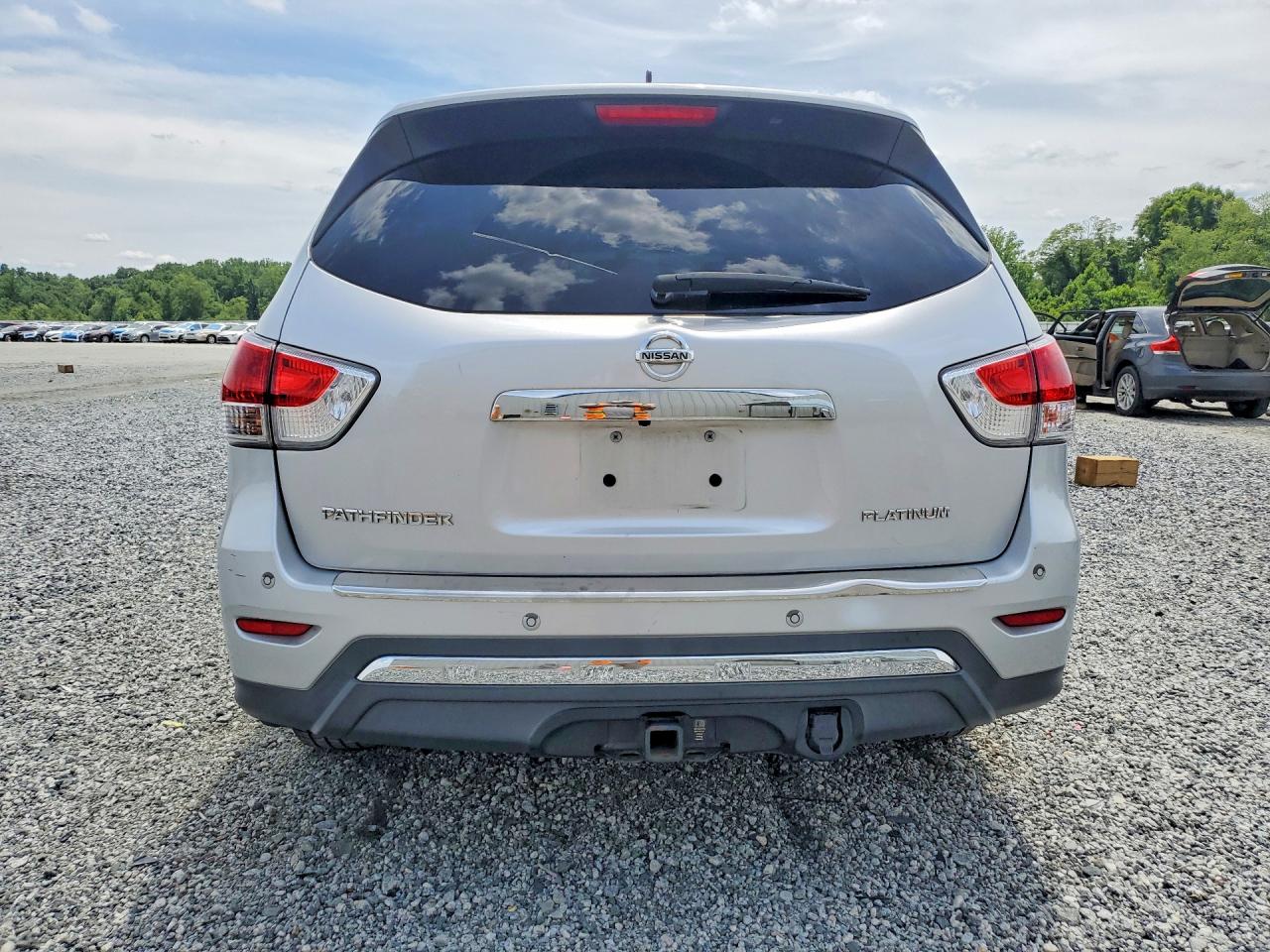 2014 Nissan Pathfinder S Silver vin: 5N1AR2MNXEC683127