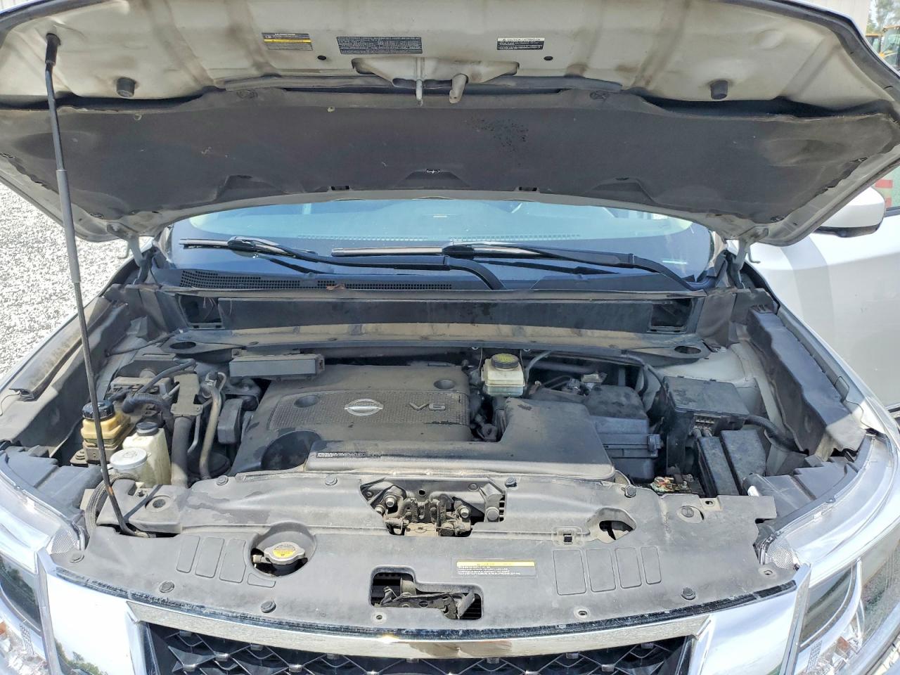 2014 Nissan Pathfinder S Silver vin: 5N1AR2MNXEC683127