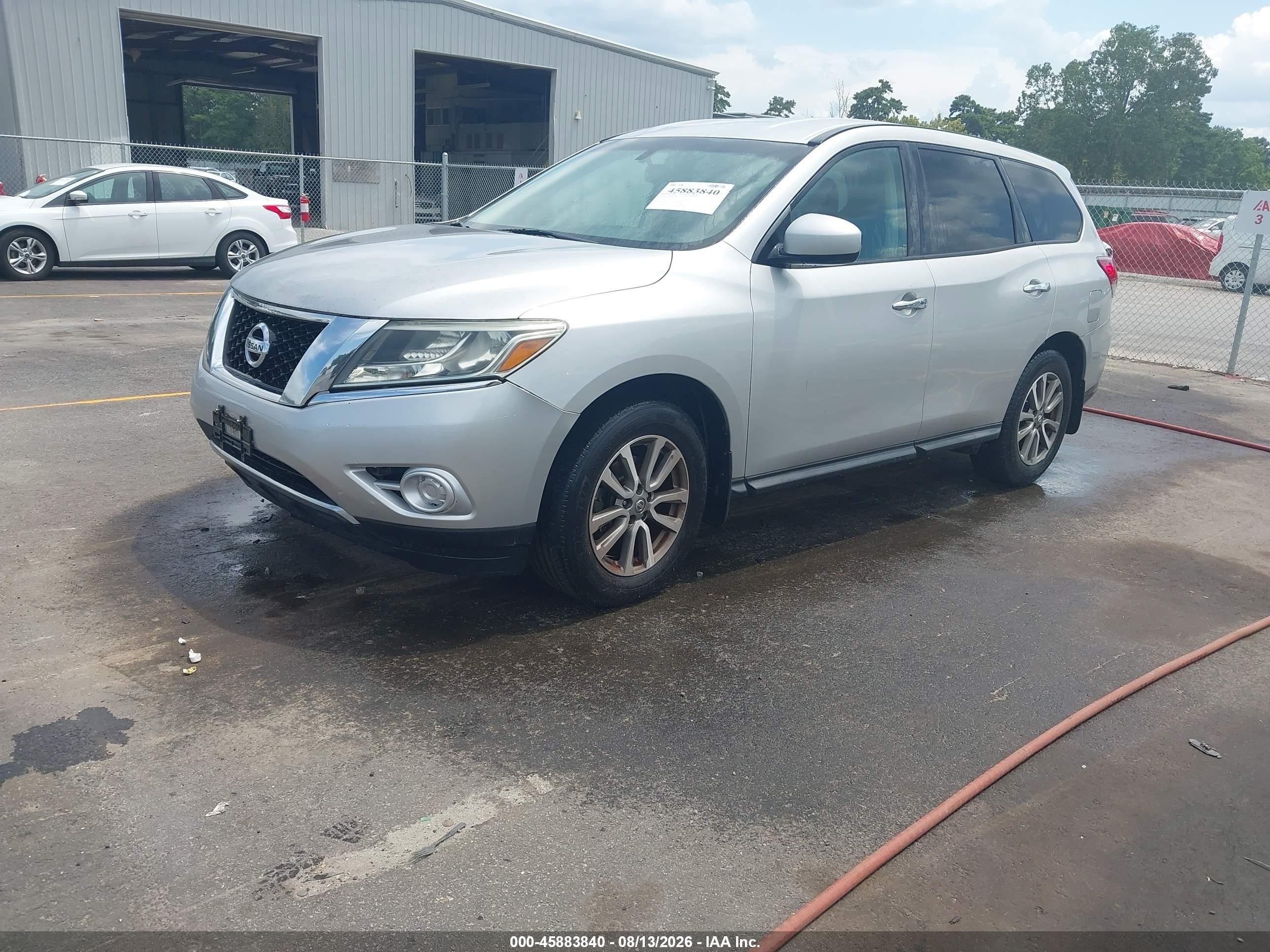 2014 Nissan Pathfinder S Silver vin: 5N1AR2MNXEC685766