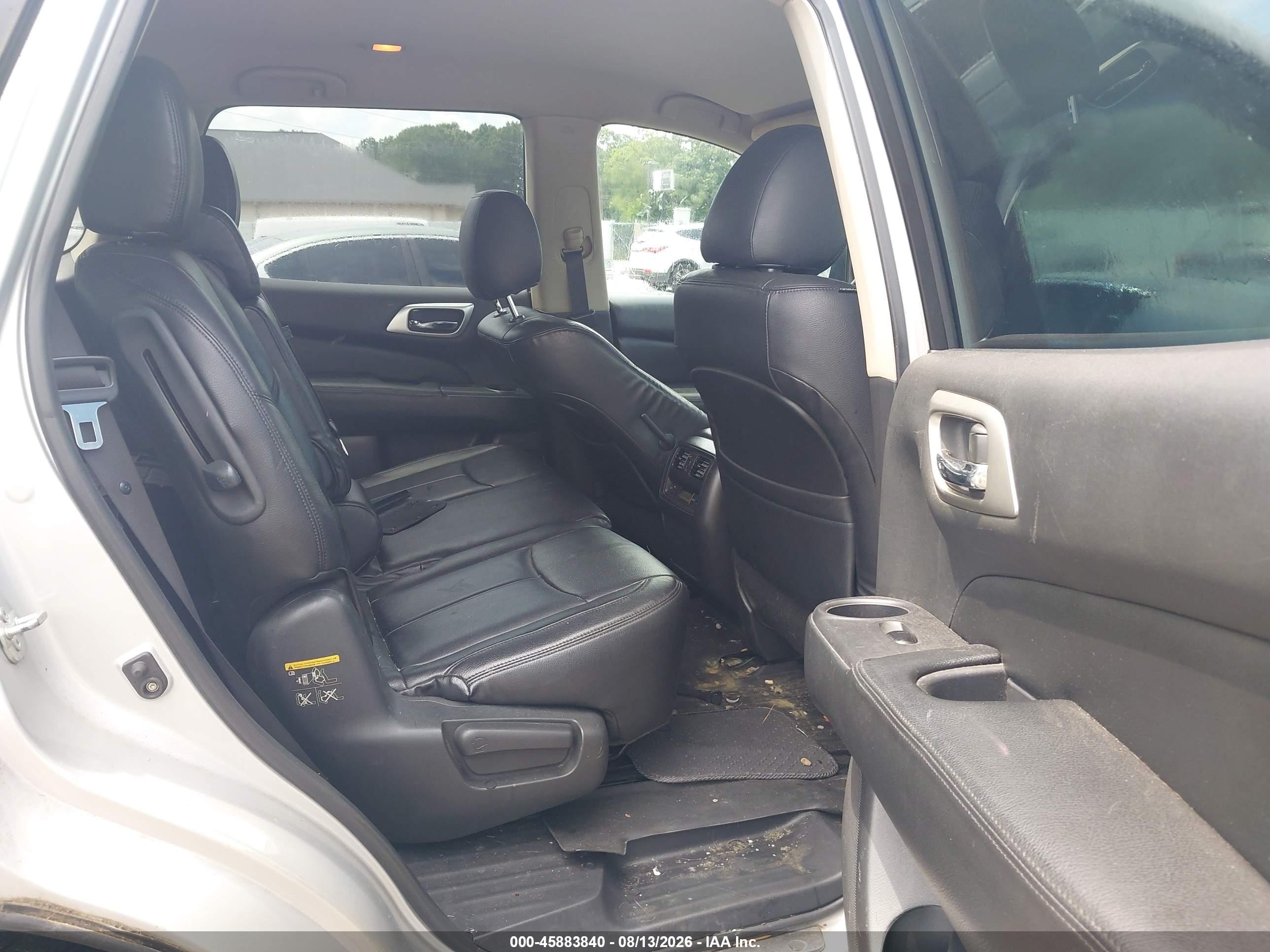 2014 Nissan Pathfinder S Silver vin: 5N1AR2MNXEC685766